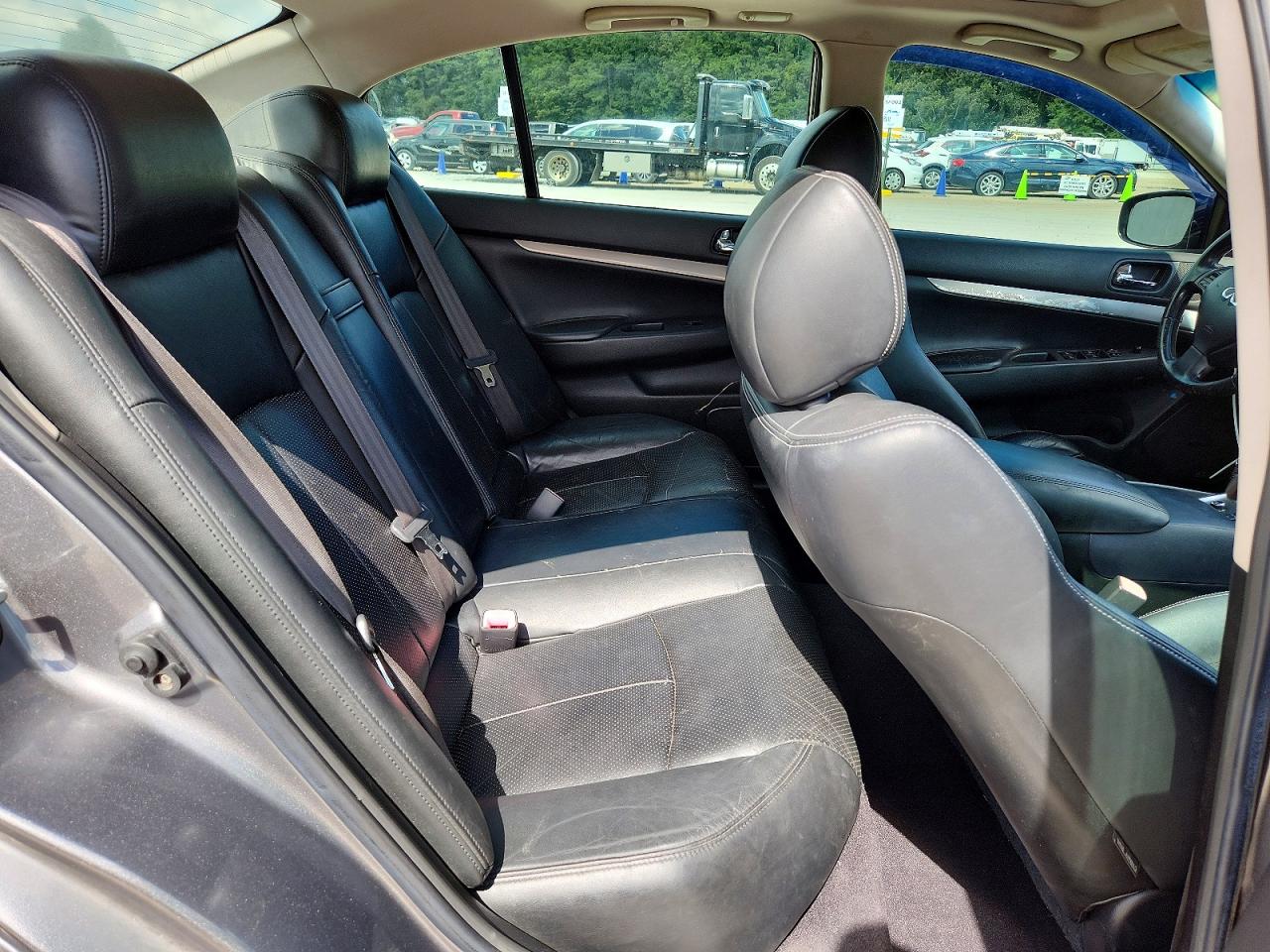 2010 Infiniti G37 Sedan X Silver vin: JN1CV6AR6AM457844
