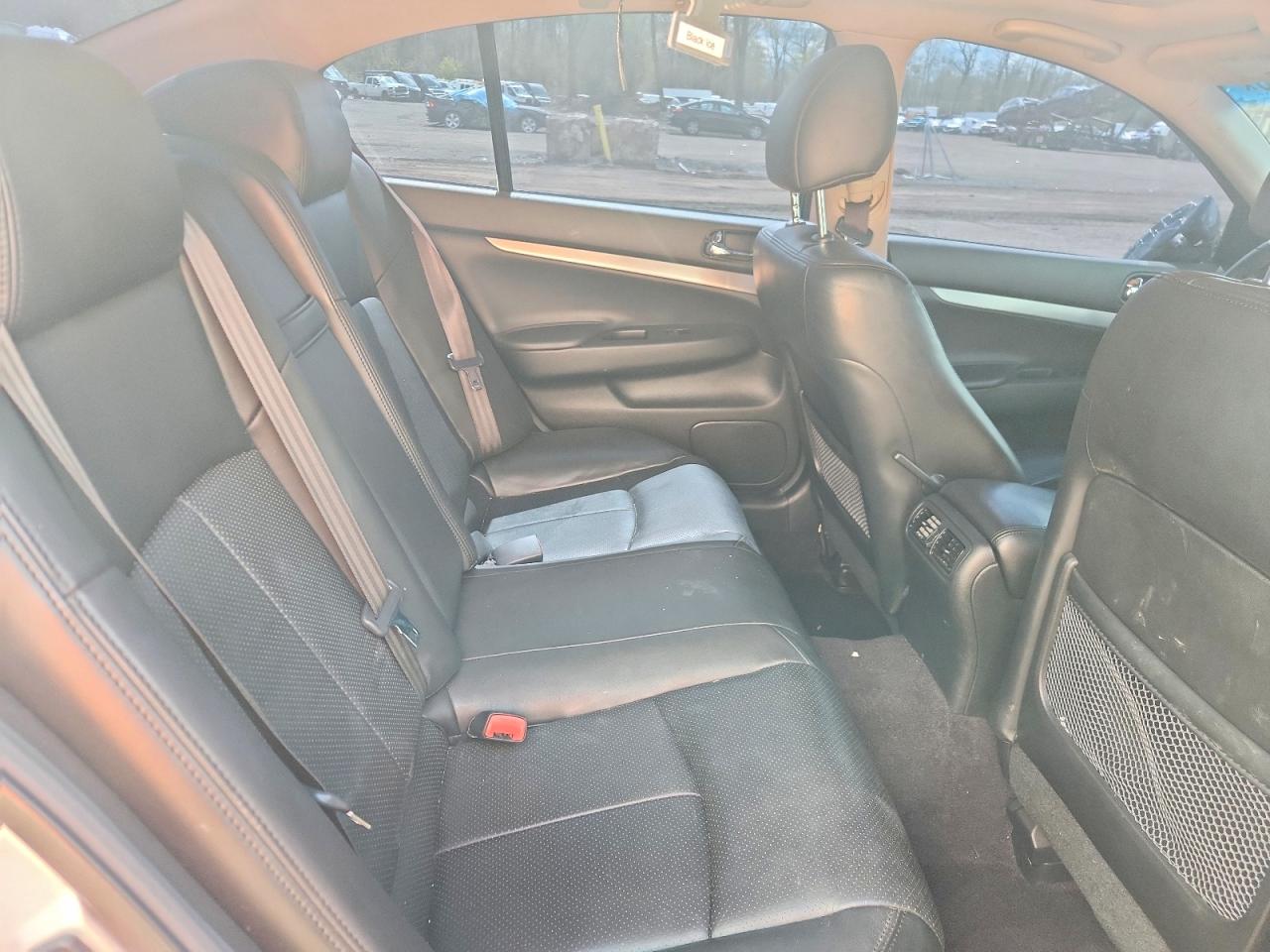 2013 Infiniti G37 Sedan X Серебряный vin: JN1CV6AR6DM355237