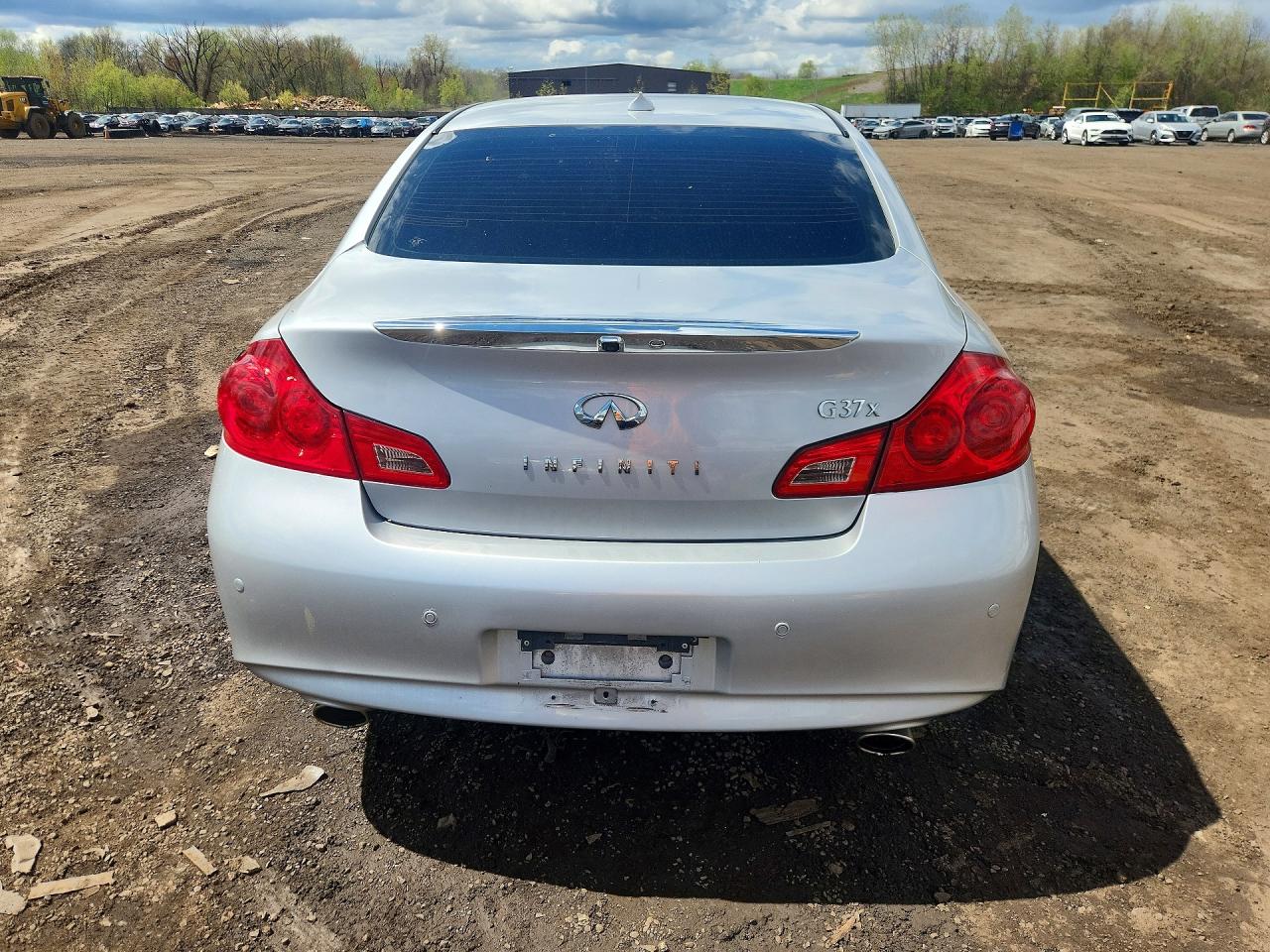 2013 Infiniti G37 Sedan X Серебряный vin: JN1CV6AR6DM355237