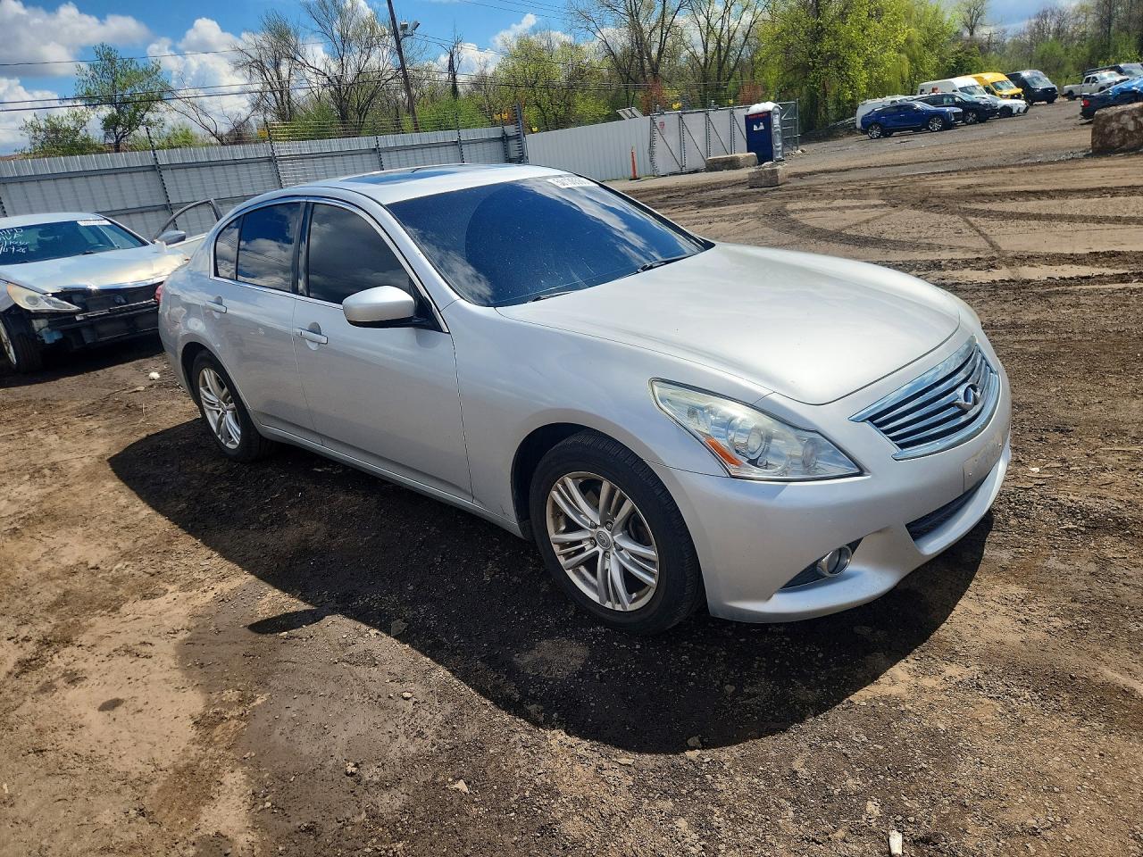 2013 Infiniti G37 Sedan X Серебряный vin: JN1CV6AR6DM355237