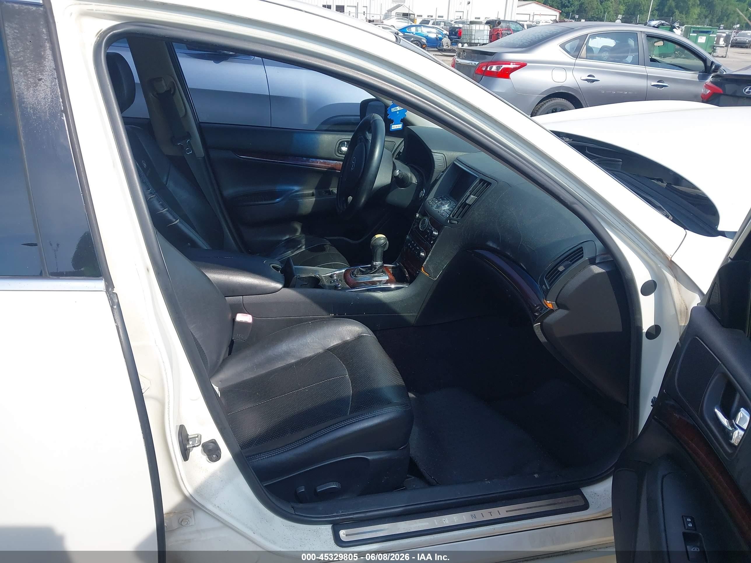 2010 Infiniti G37x   White vin: JN1CV6AR7AM460834