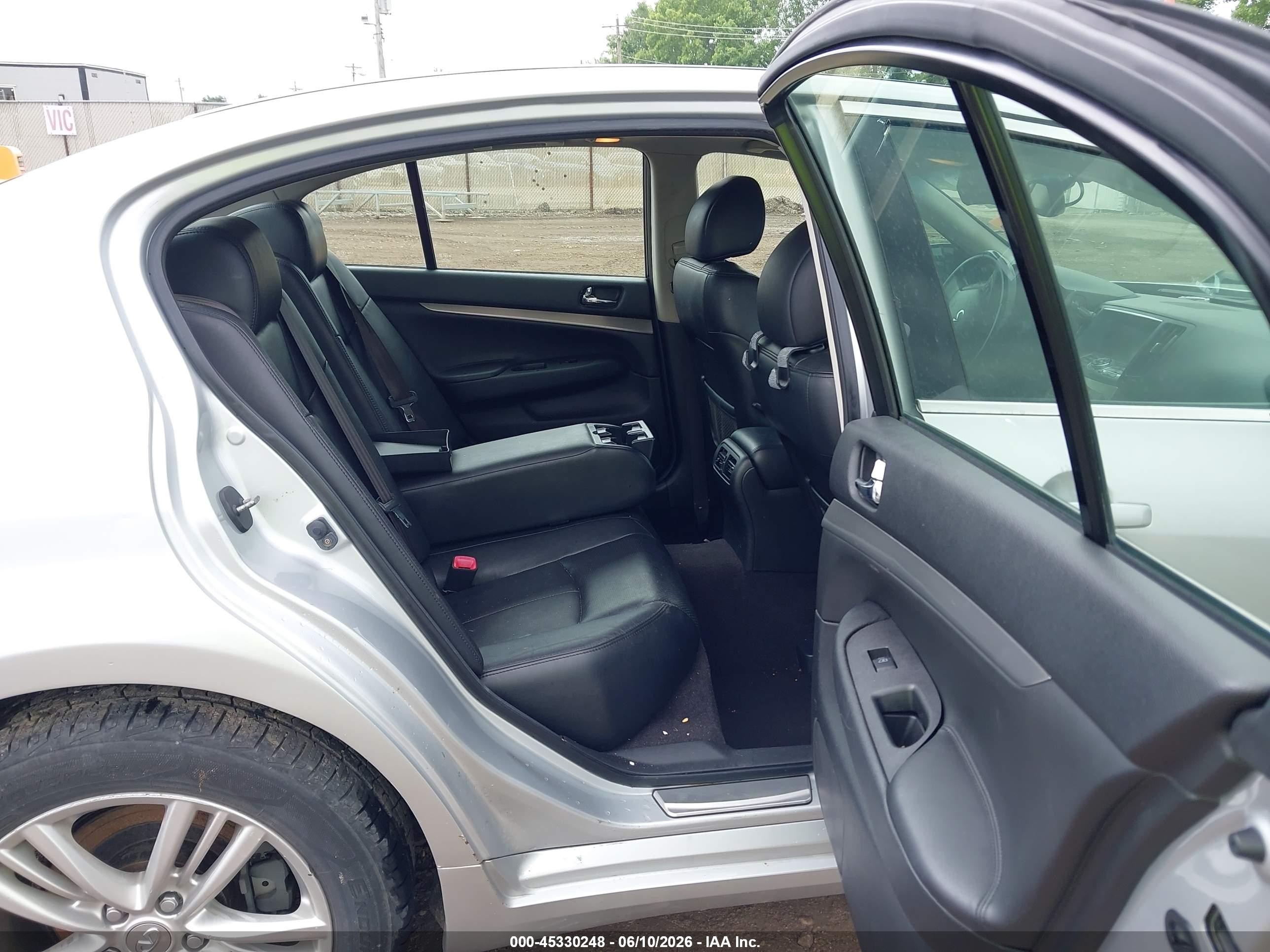 2013 Infiniti G37x   Серебряный vin: JN1CV6AR7DM358812