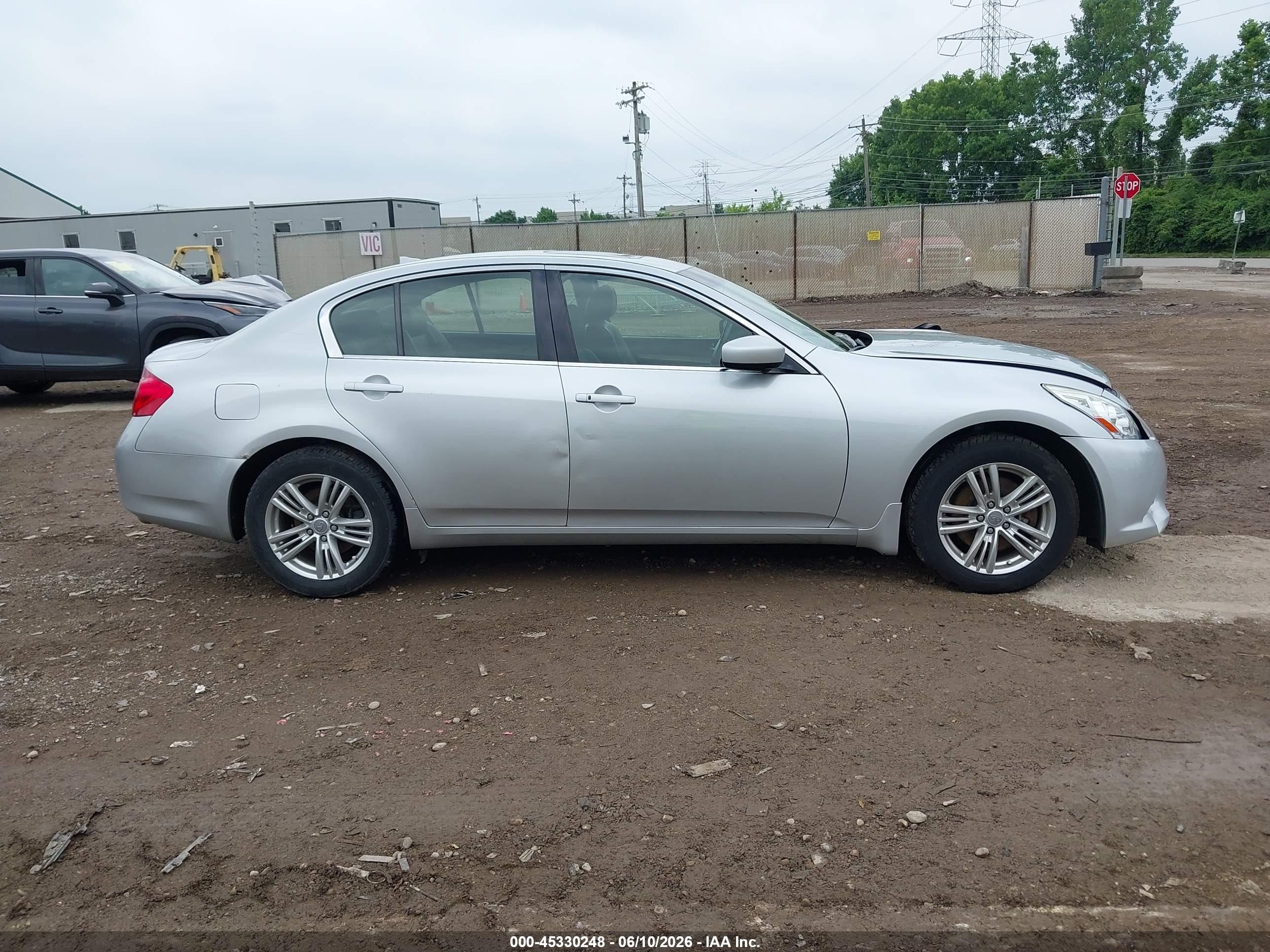 2013 Infiniti G37x   Серебряный vin: JN1CV6AR7DM358812