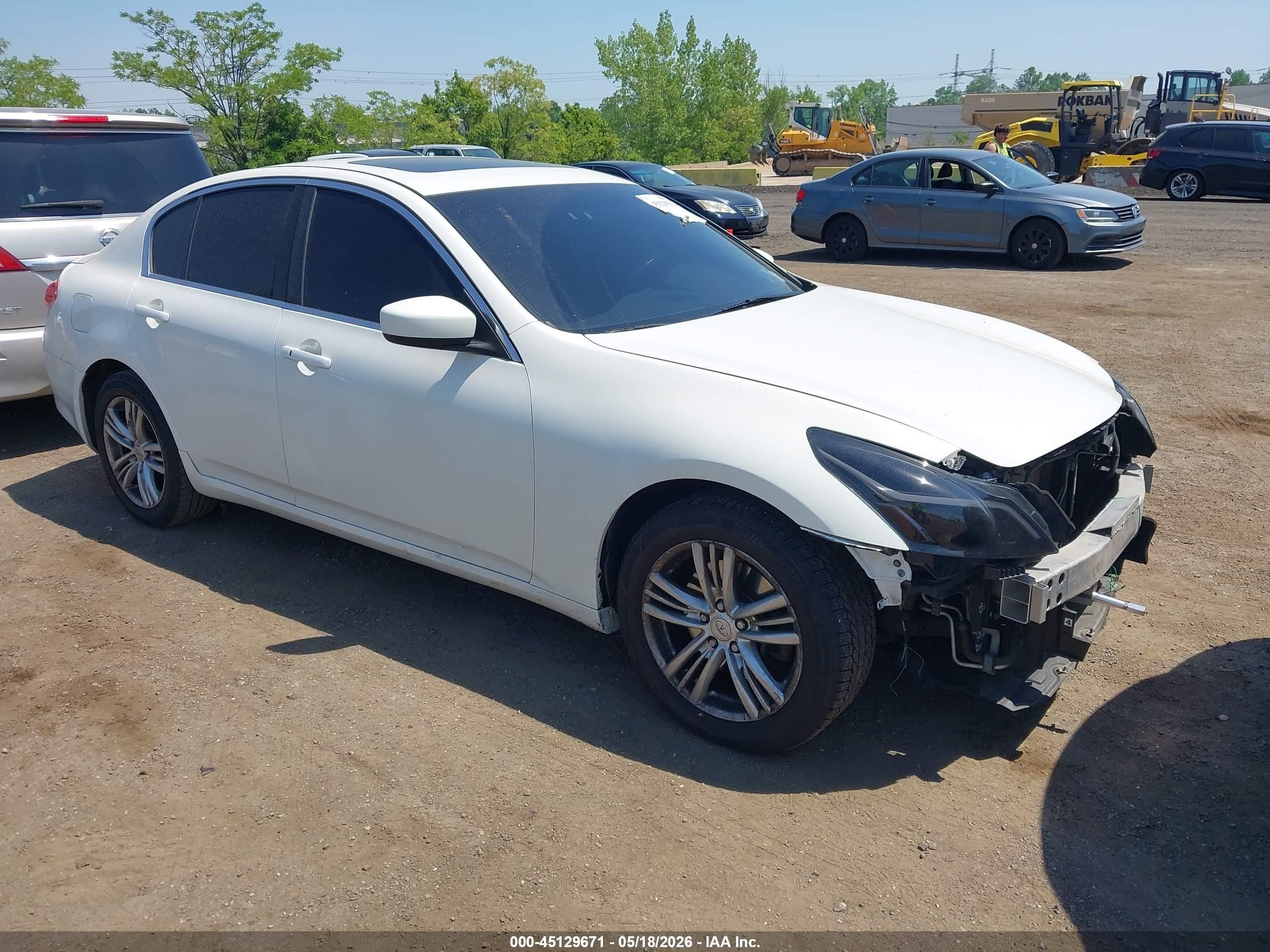 2013 Infiniti G37x   White vin: JN1CV6AR7DM359247