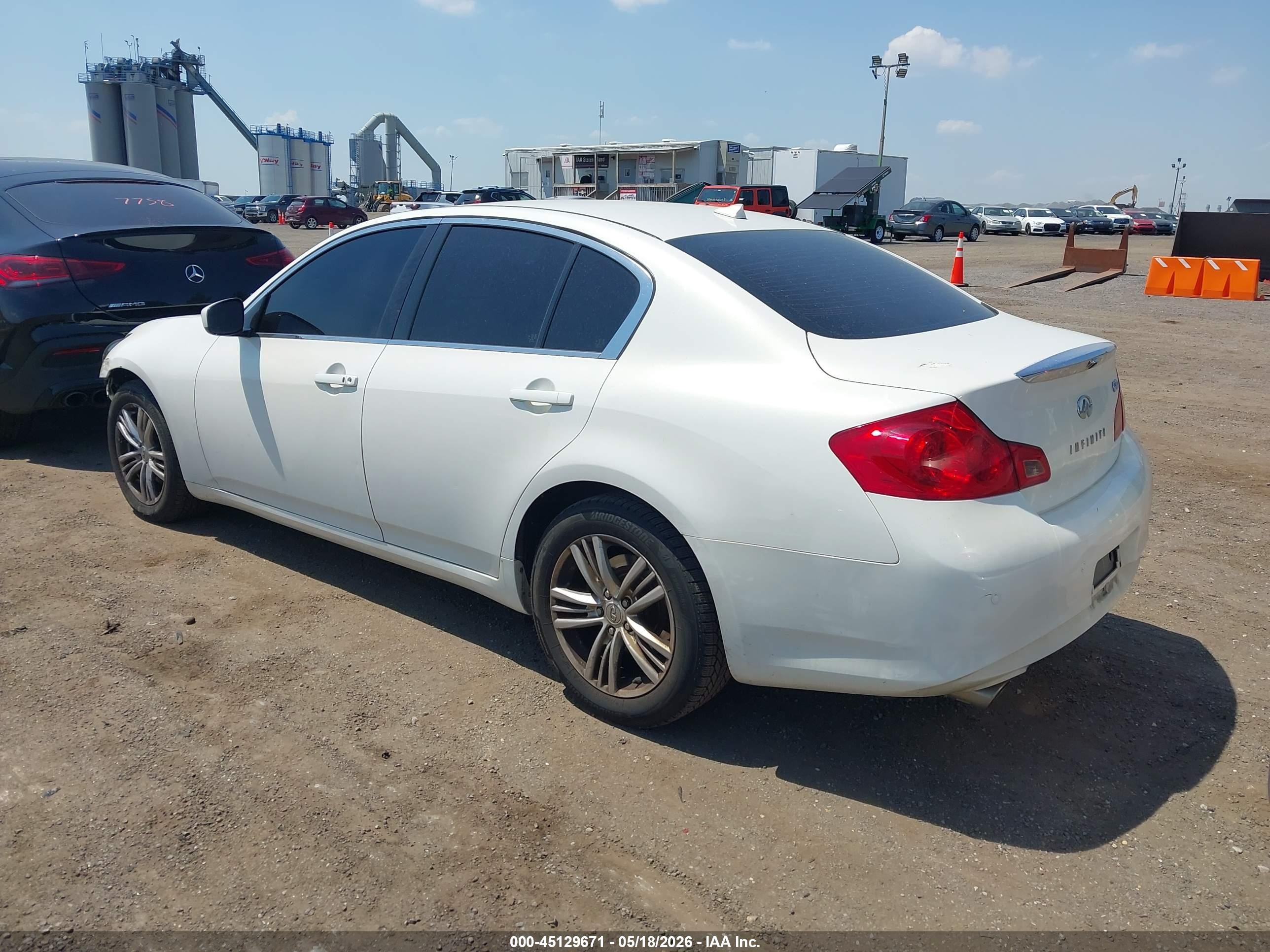 2013 Infiniti G37x   Белый vin: JN1CV6AR7DM359247
