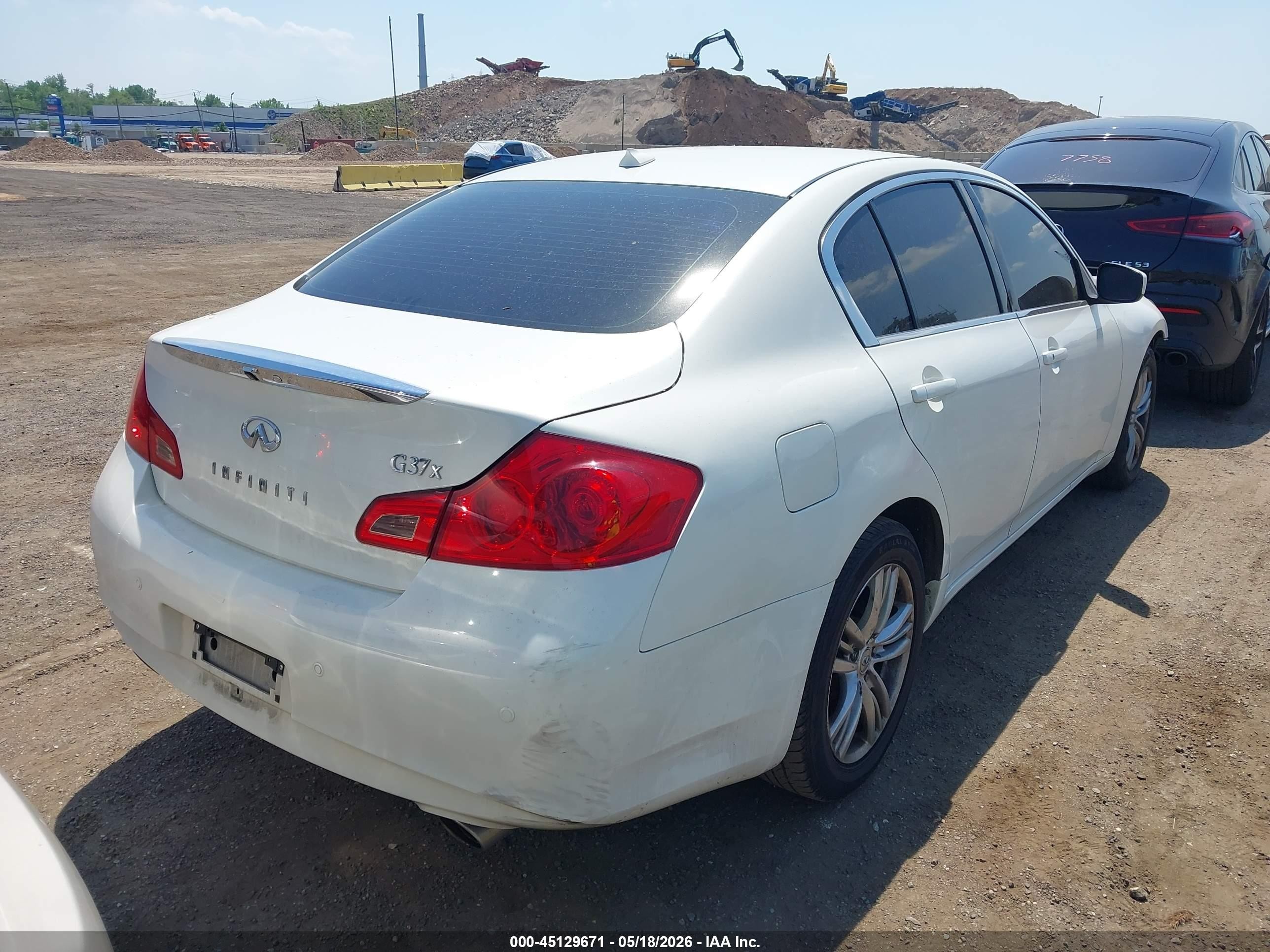 2013 Infiniti G37x   Белый vin: JN1CV6AR7DM359247