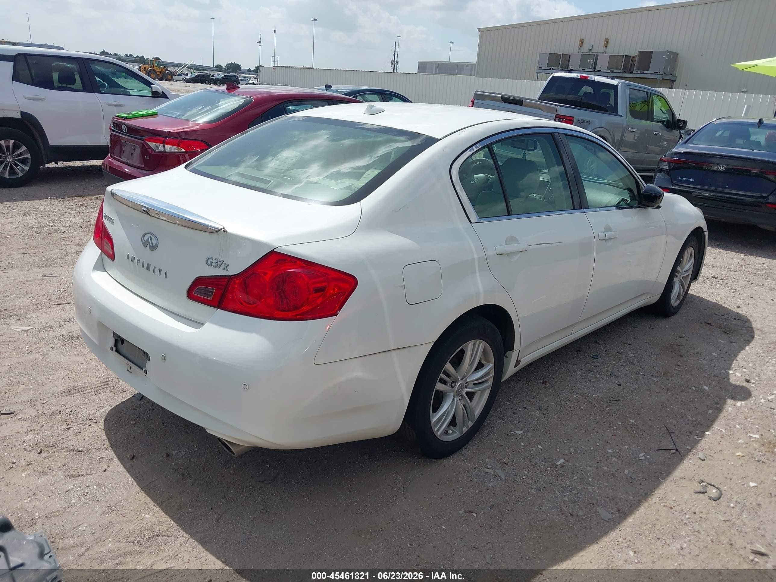 2013 Infiniti G37x   Белый vin: JN1CV6AR7DM757977