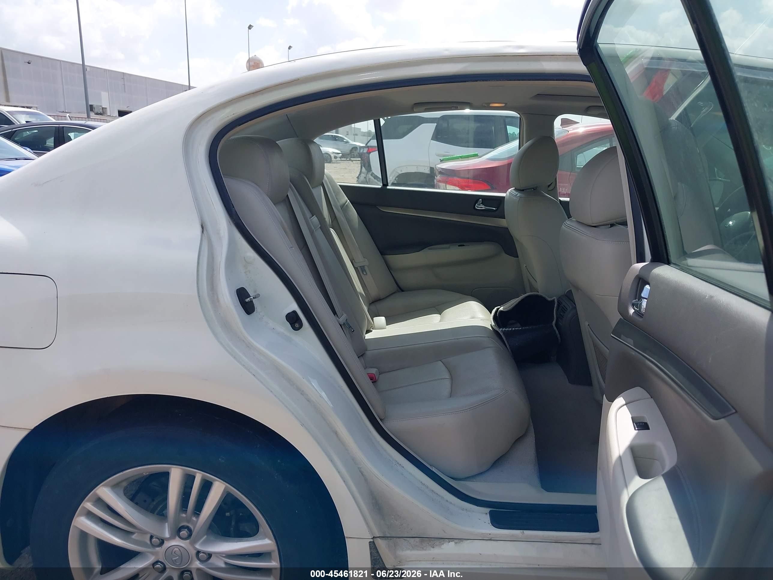 2013 Infiniti G37x   Белый vin: JN1CV6AR7DM757977
