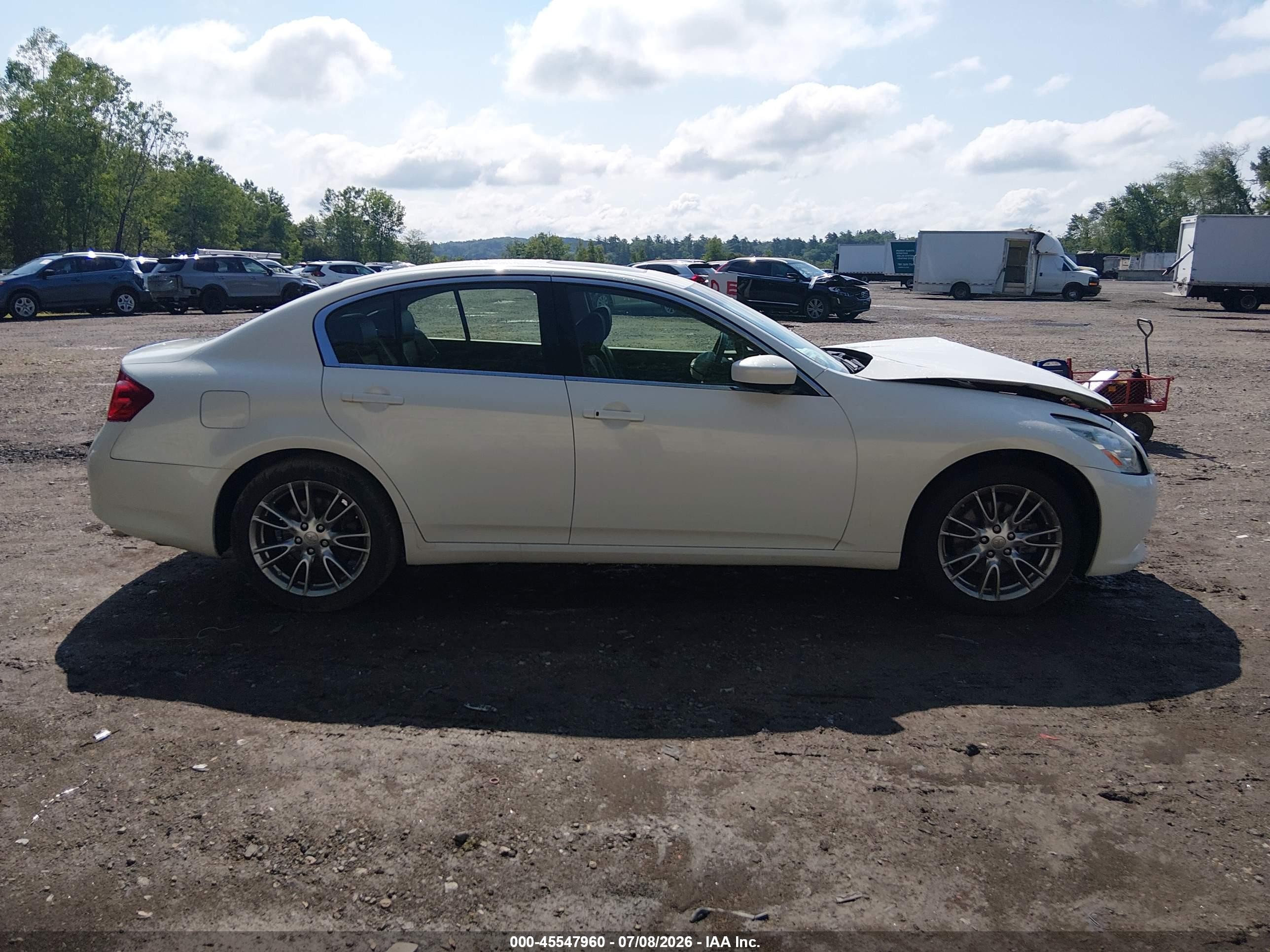 2013 Infiniti G37x   White vin: JN1CV6AR7DM758336