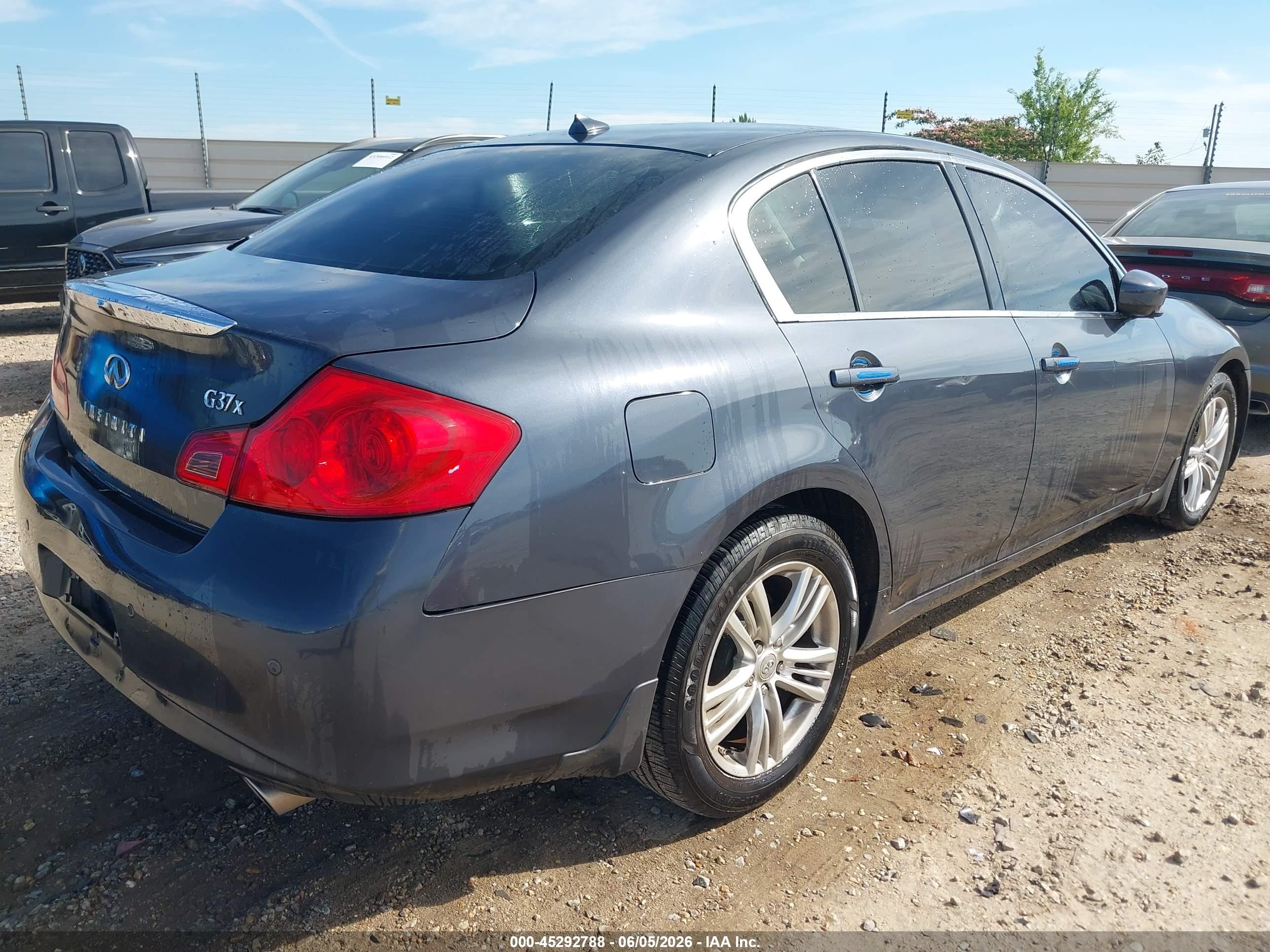 2013 Infiniti G37x   Серый vin: JN1CV6AR7DM759745