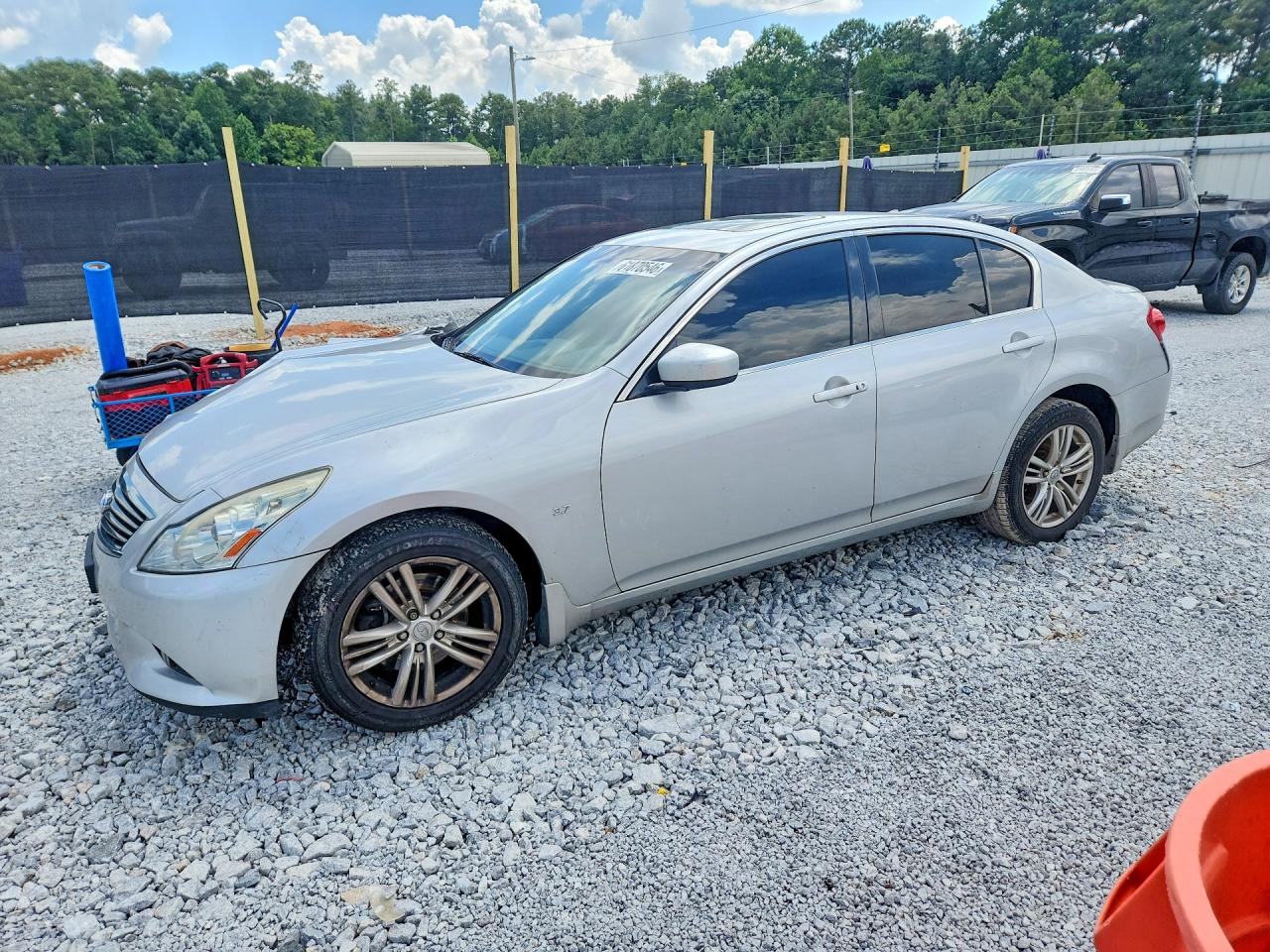 2015 Infiniti Q40 Base Серебряный vin: JN1CV6AR7FM524362