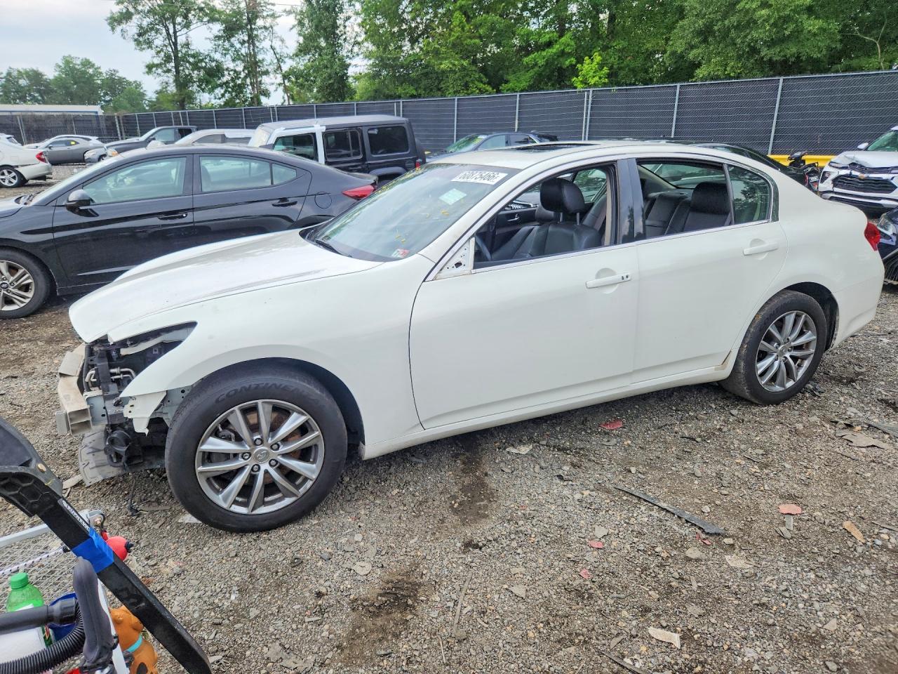 2015 Infiniti Q40 Base White vin: JN1CV6AR7FM650057