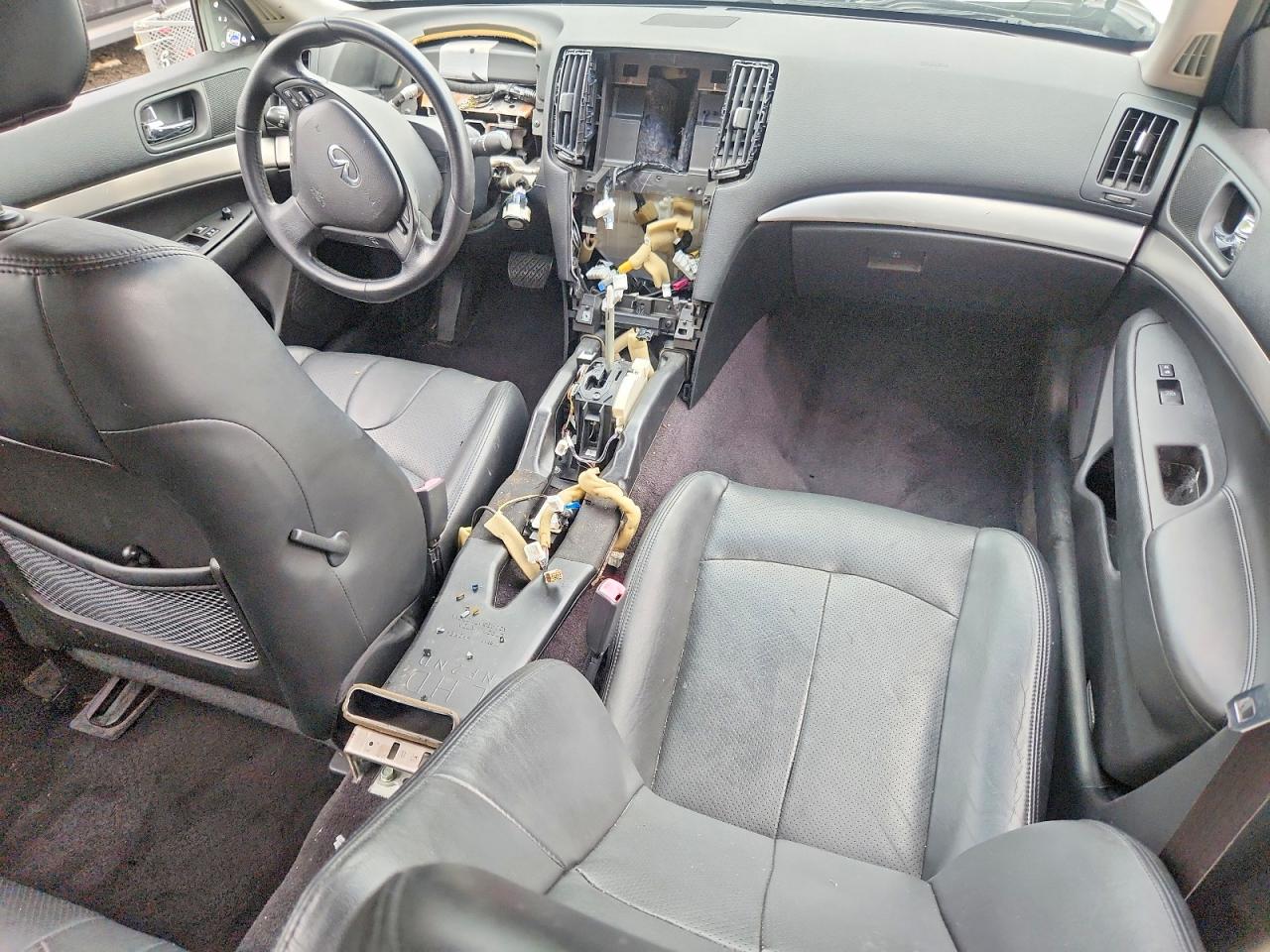 2015 Infiniti Q40 Base White vin: JN1CV6AR7FM650057