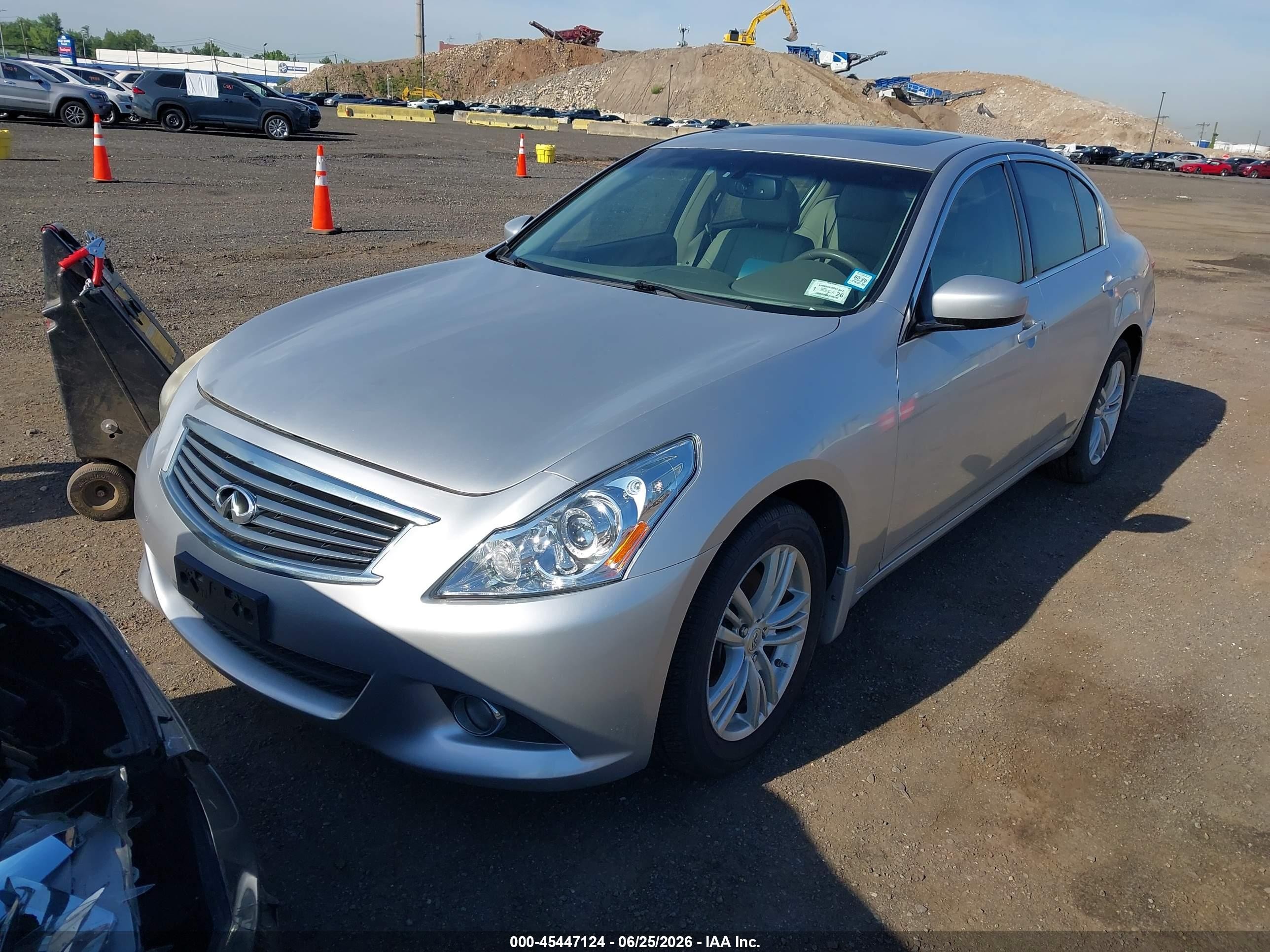 2010 Infiniti G37x   Серебряный vin: JN1CV6AR8AM461023