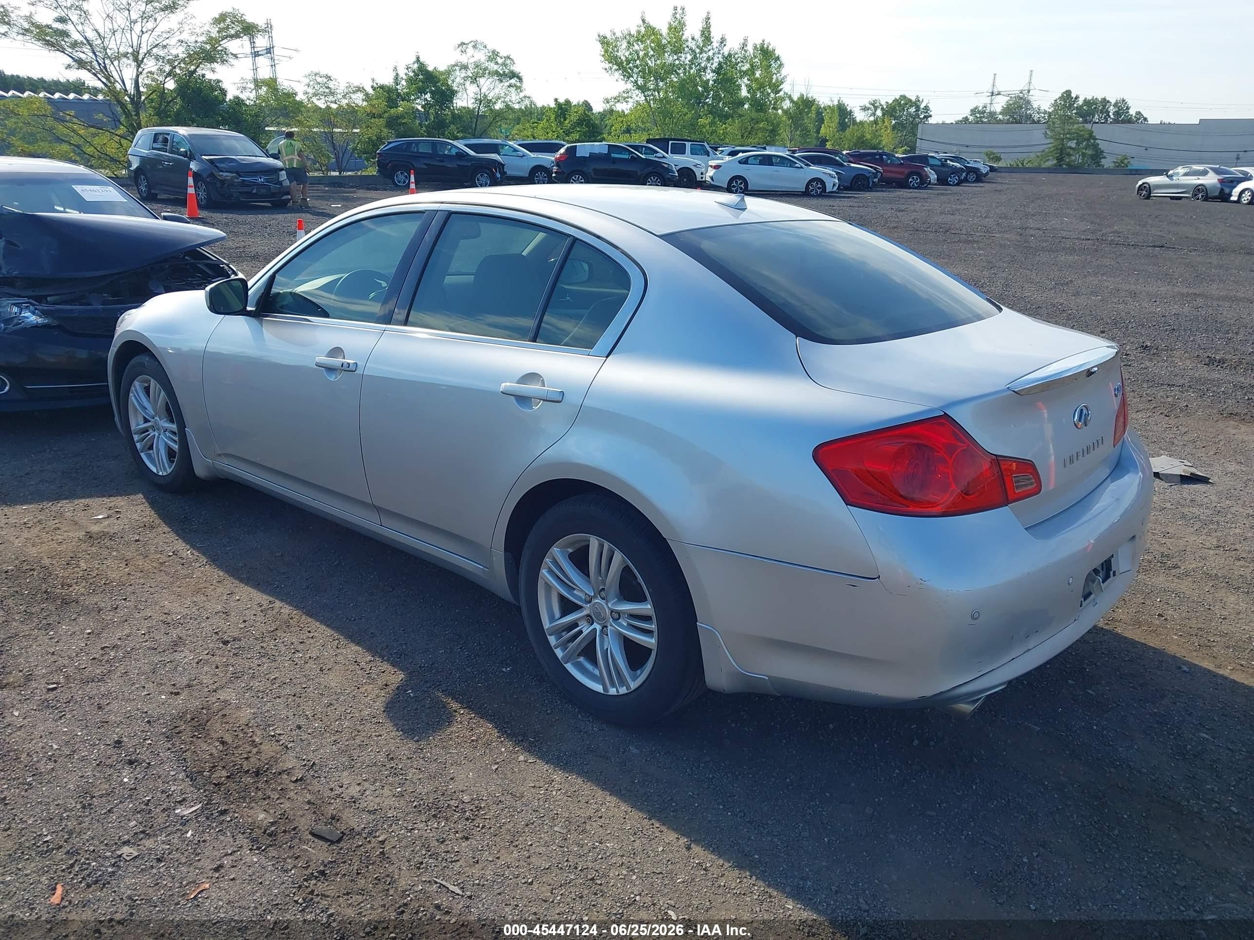 2010 Infiniti G37x   Серебряный vin: JN1CV6AR8AM461023