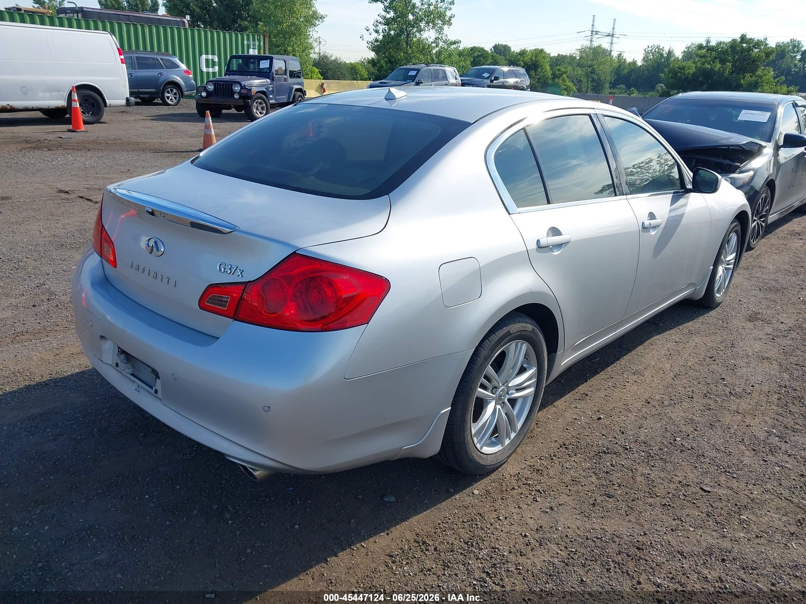 2010 Infiniti G37x   Серебряный vin: JN1CV6AR8AM461023