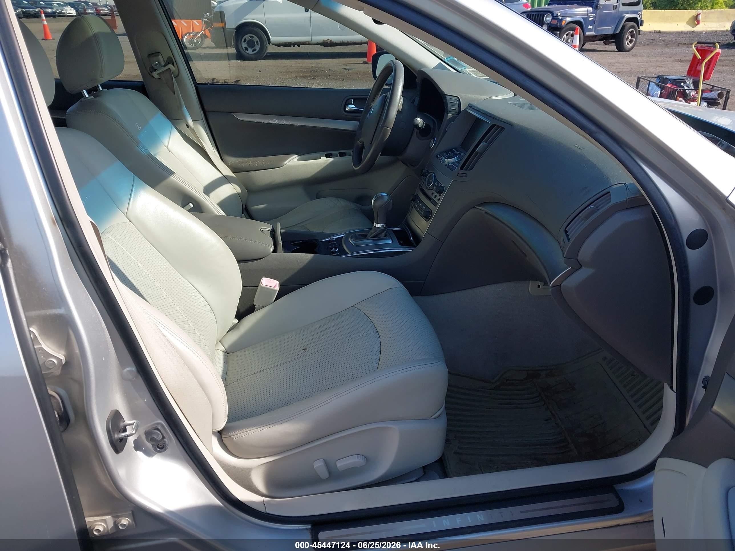 2010 Infiniti G37x   Серебряный vin: JN1CV6AR8AM461023