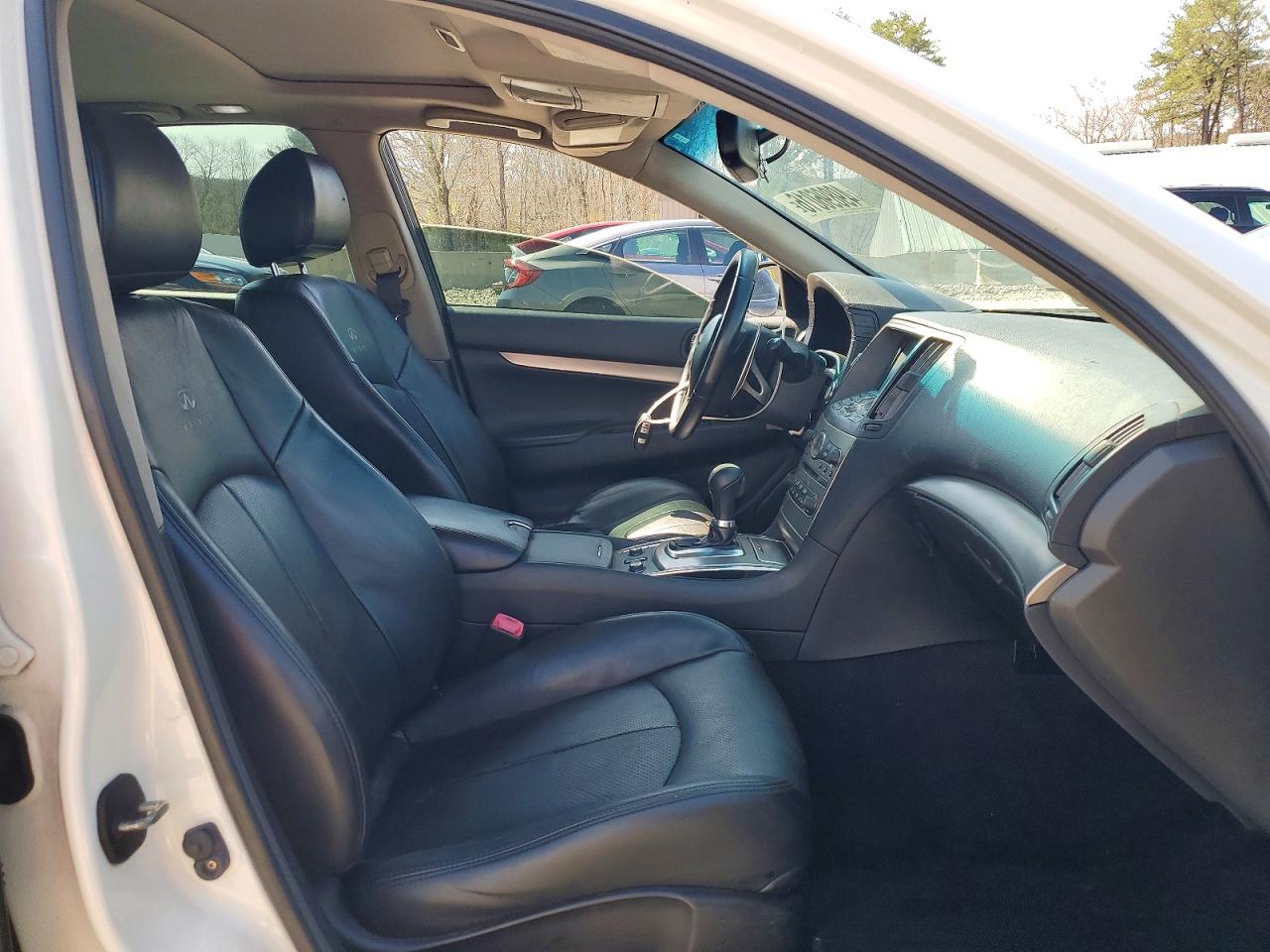2013 Infiniti G37 Sedan X Белый vin: JN1CV6AR8DM355451