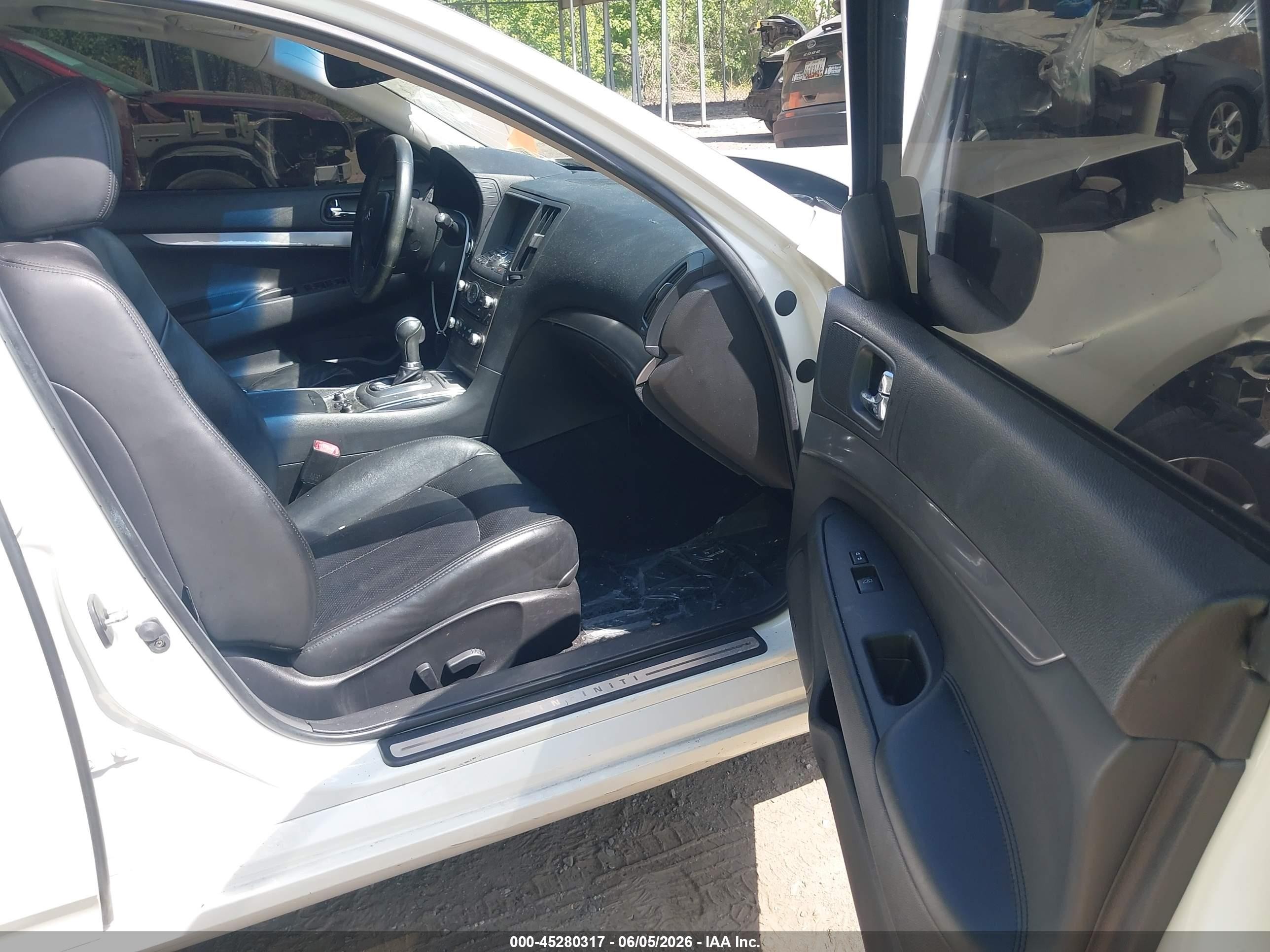 2013 Infiniti G37x   White vin: JN1CV6AR8DM765702
