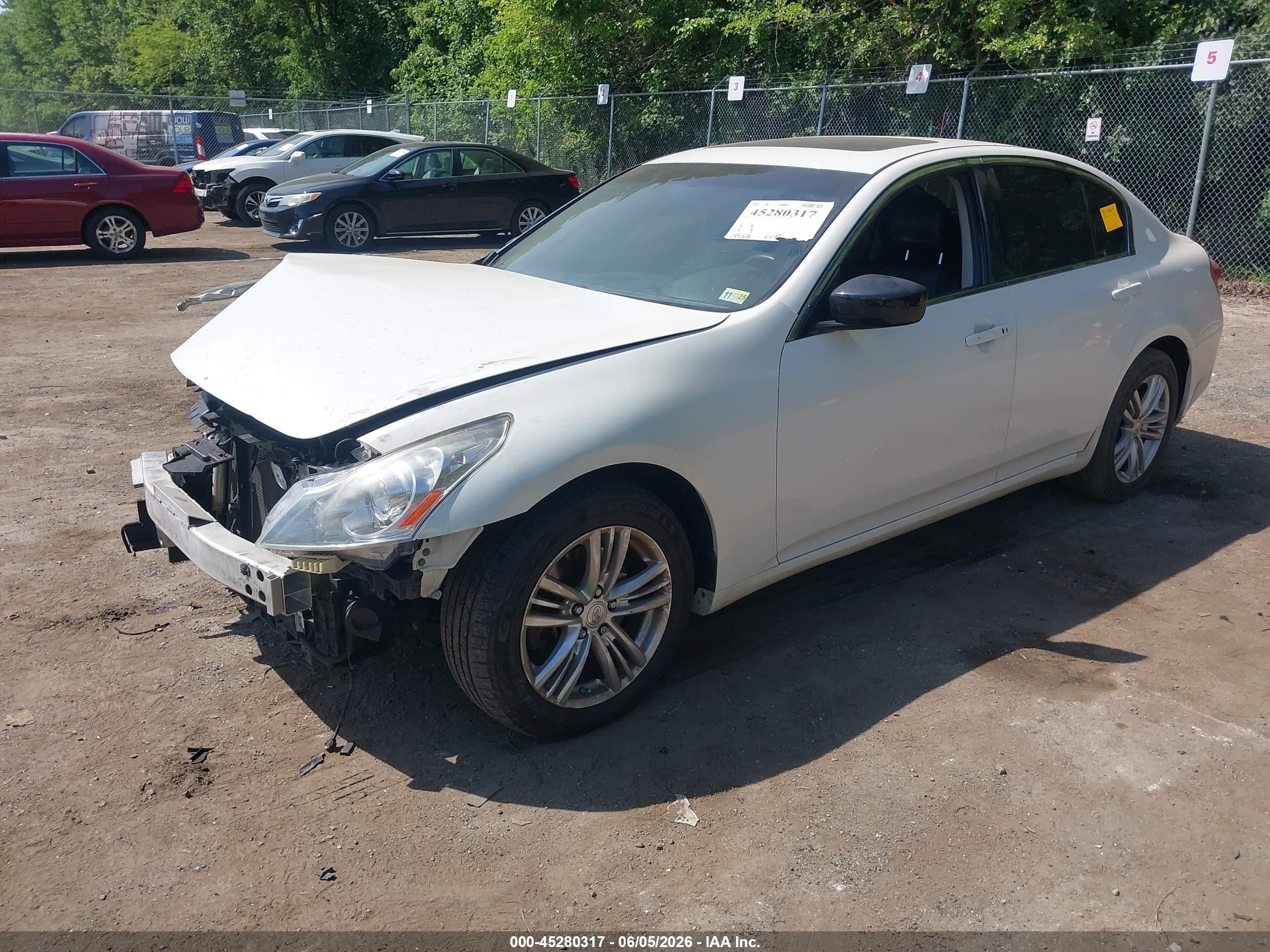2013 Infiniti G37x   White vin: JN1CV6AR8DM765702