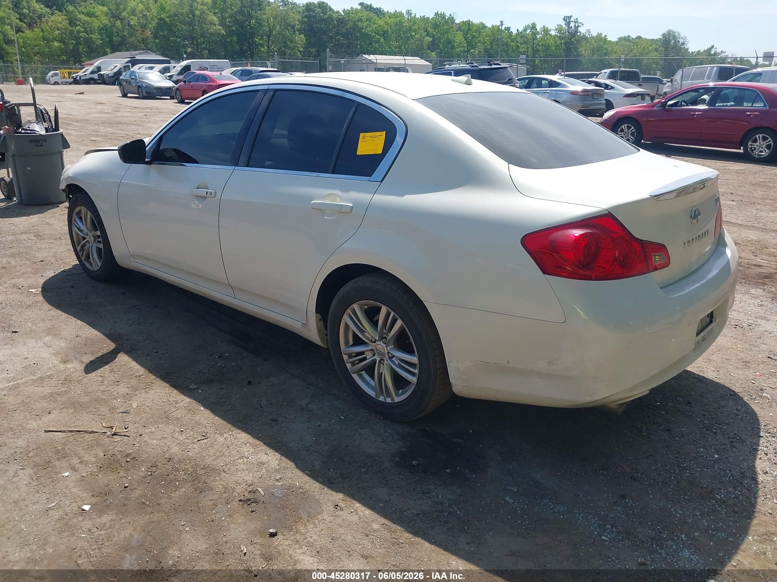 2013 Infiniti G37x   White vin: JN1CV6AR8DM765702
