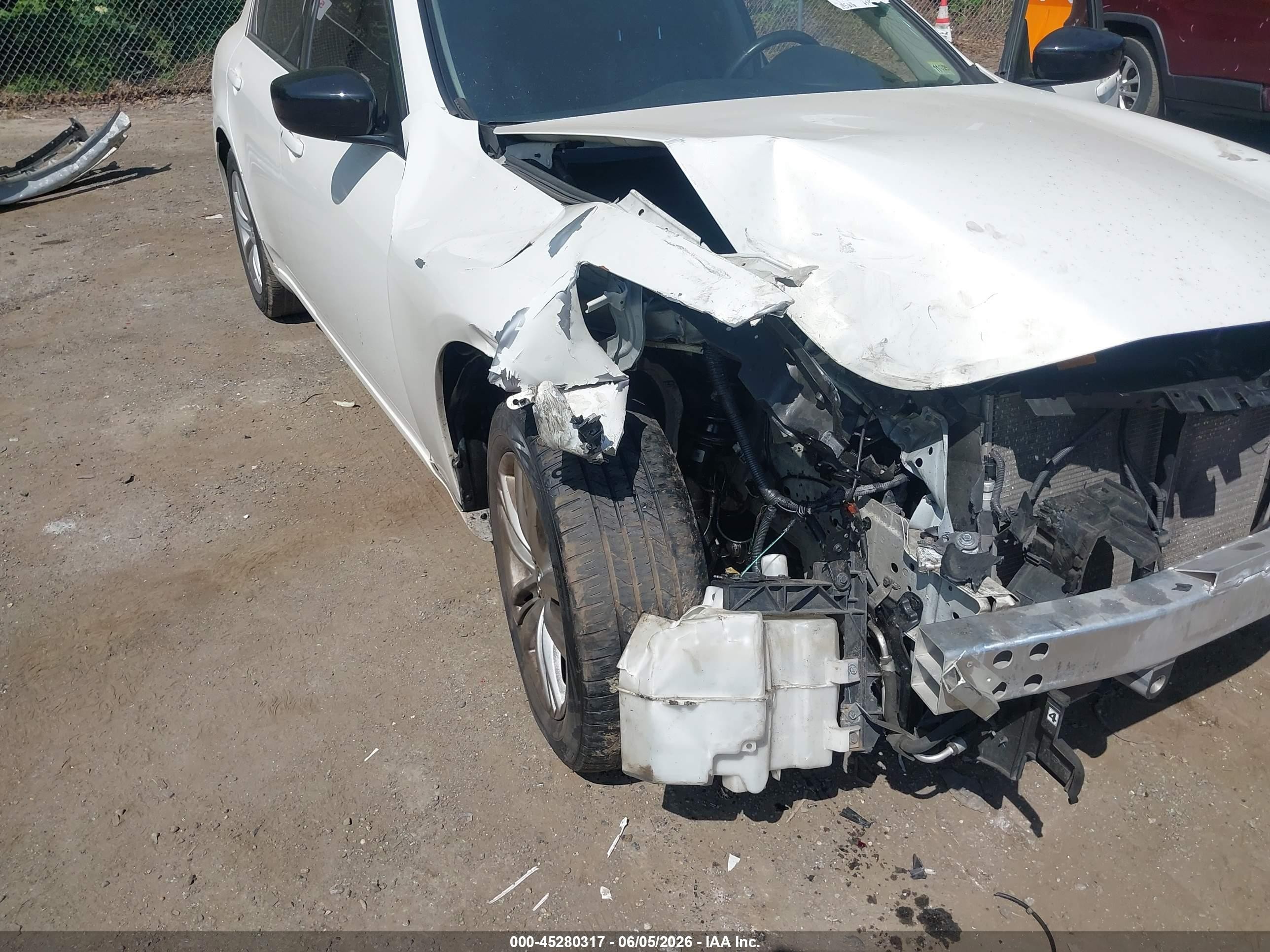 2013 Infiniti G37x   White vin: JN1CV6AR8DM765702