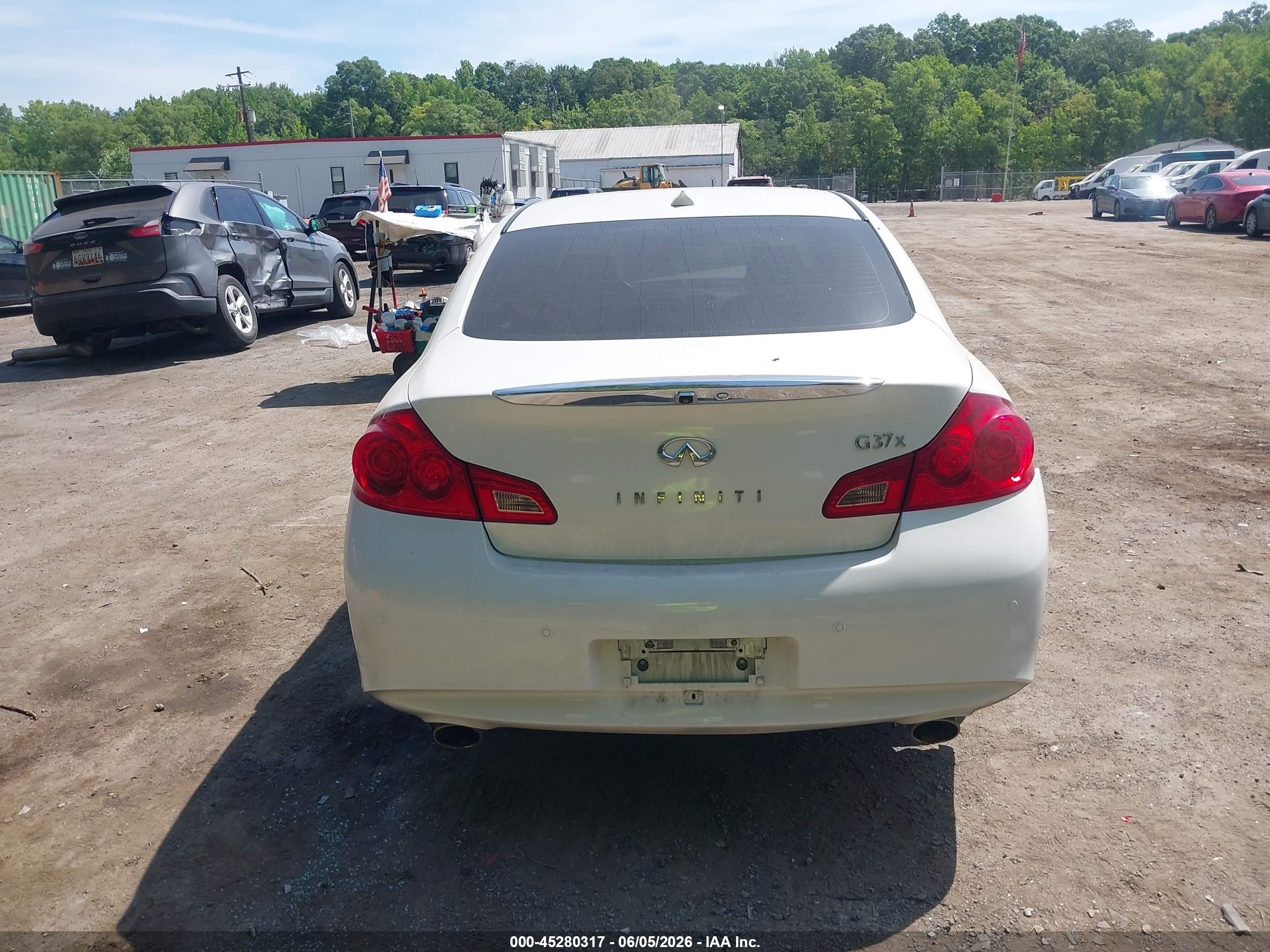2013 Infiniti G37x   White vin: JN1CV6AR8DM765702