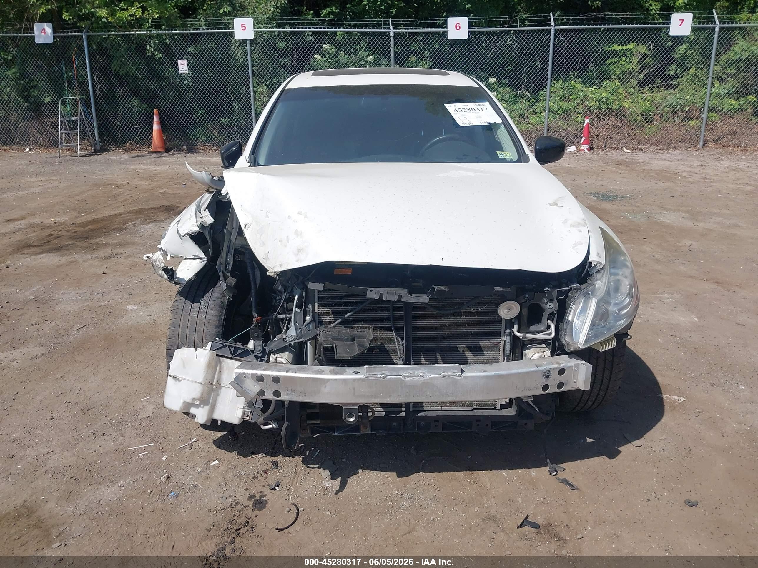 2013 Infiniti G37x   White vin: JN1CV6AR8DM765702