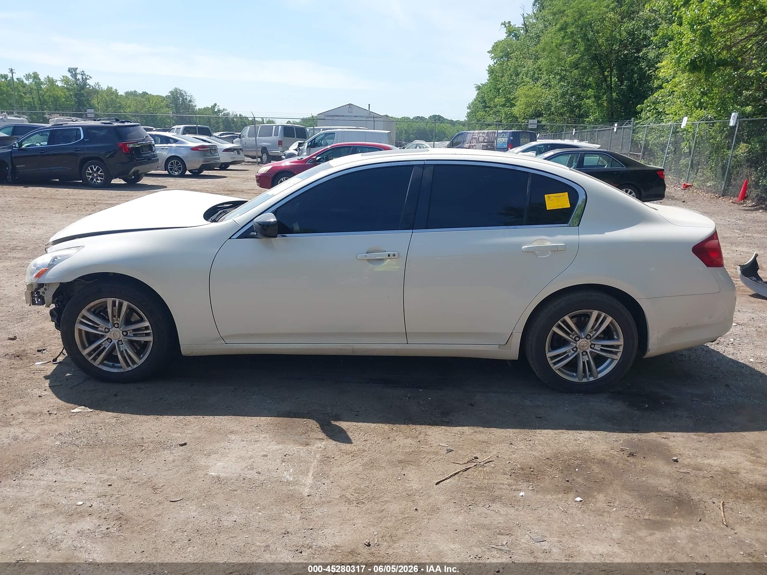 2013 Infiniti G37x   White vin: JN1CV6AR8DM765702