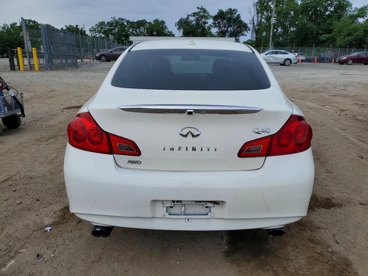 2015 Infiniti Q40 Base White vin: JN1CV6AR8FM520580