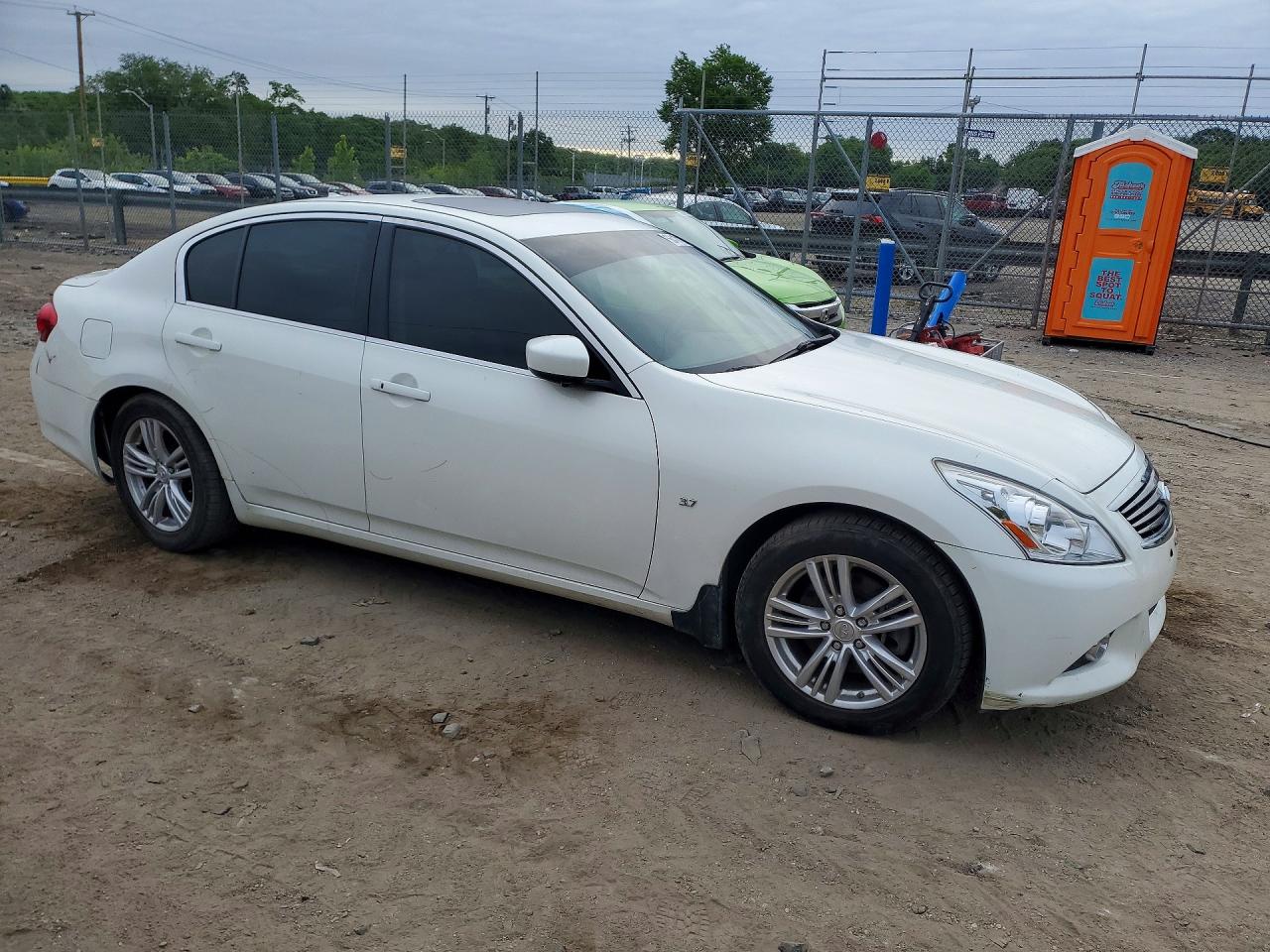 2015 Infiniti Q40 Base White vin: JN1CV6AR8FM520580