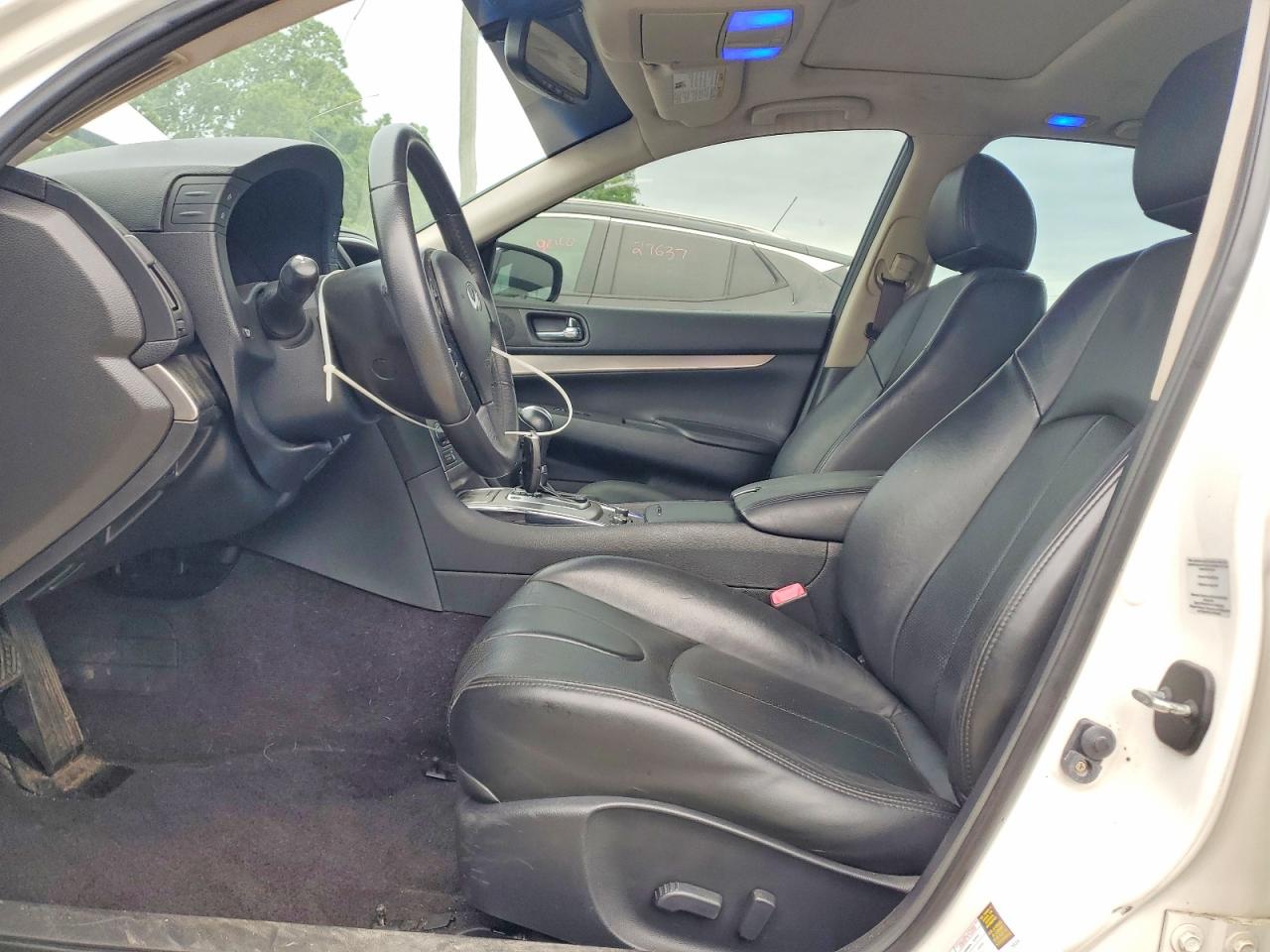 2015 Infiniti Q40 Base White vin: JN1CV6AR8FM520580