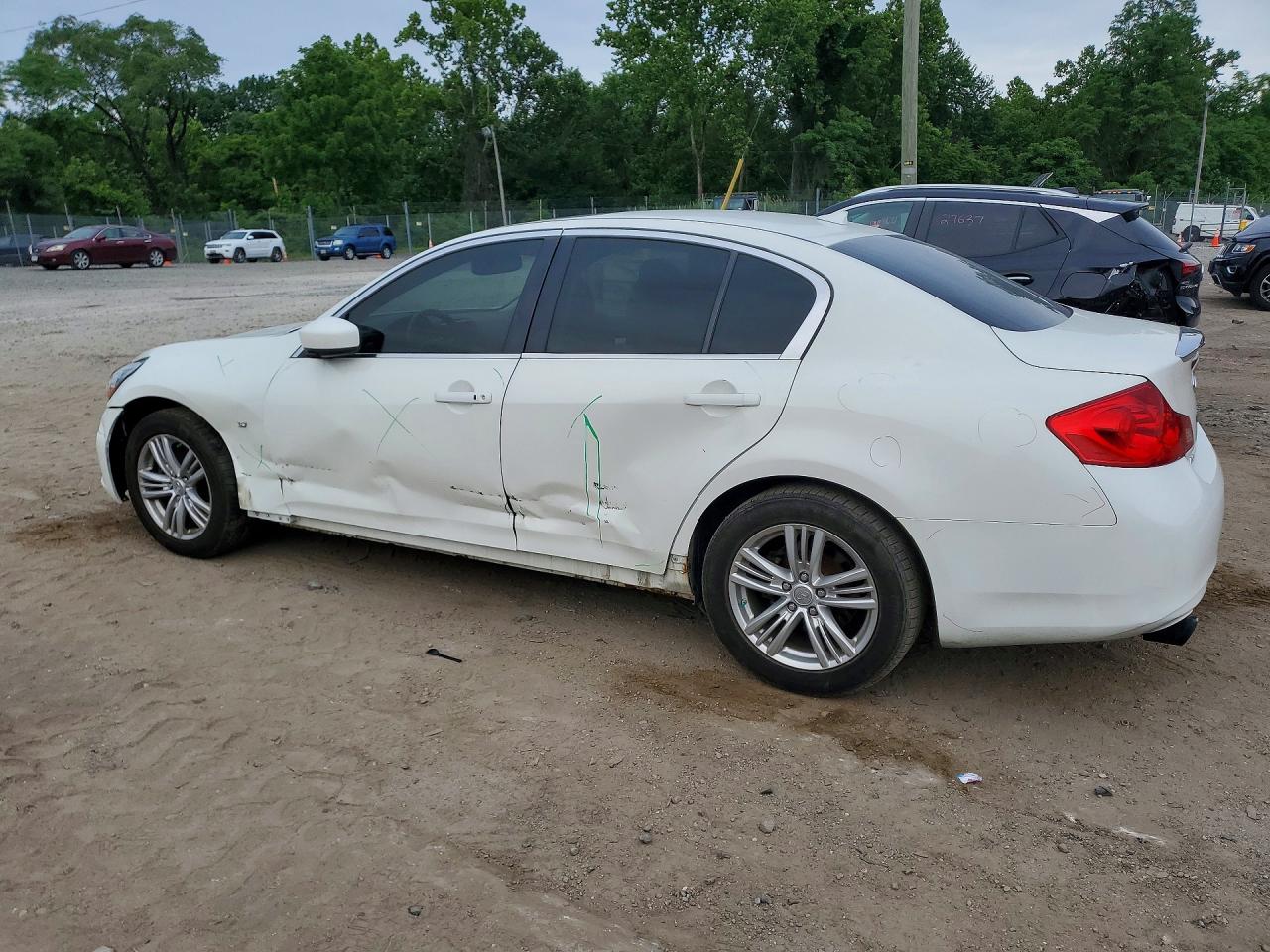 2015 Infiniti Q40 Base White vin: JN1CV6AR8FM520580