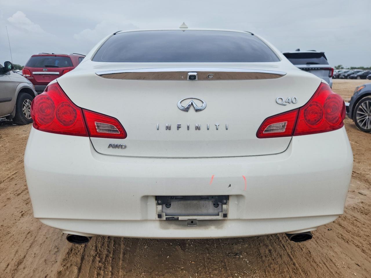 2015 Infiniti Q40 Base White vin: JN1CV6AR8FM523821
