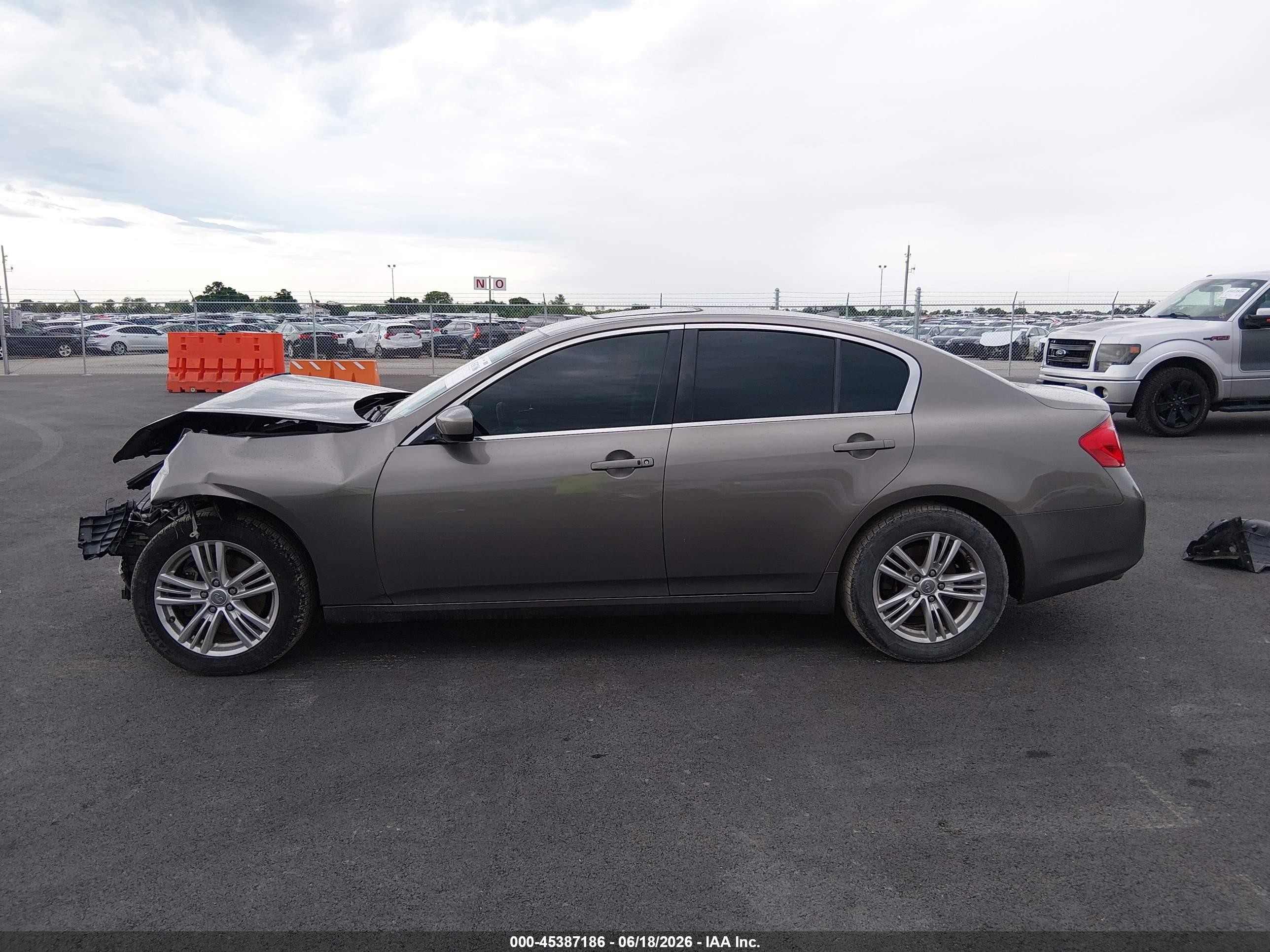 2010 Infiniti G37x   Серый vin: JN1CV6AR9AM452394
