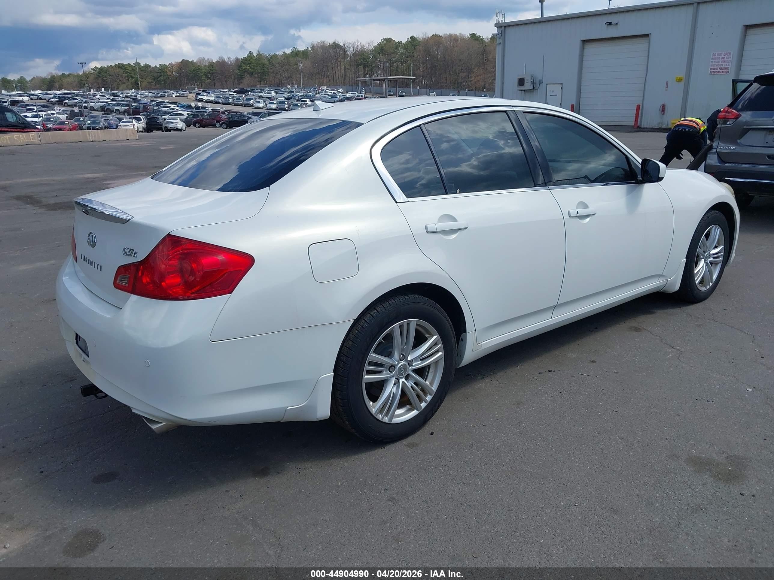 2012 Infiniti G37x   Белый vin: JN1CV6AR9CM674758