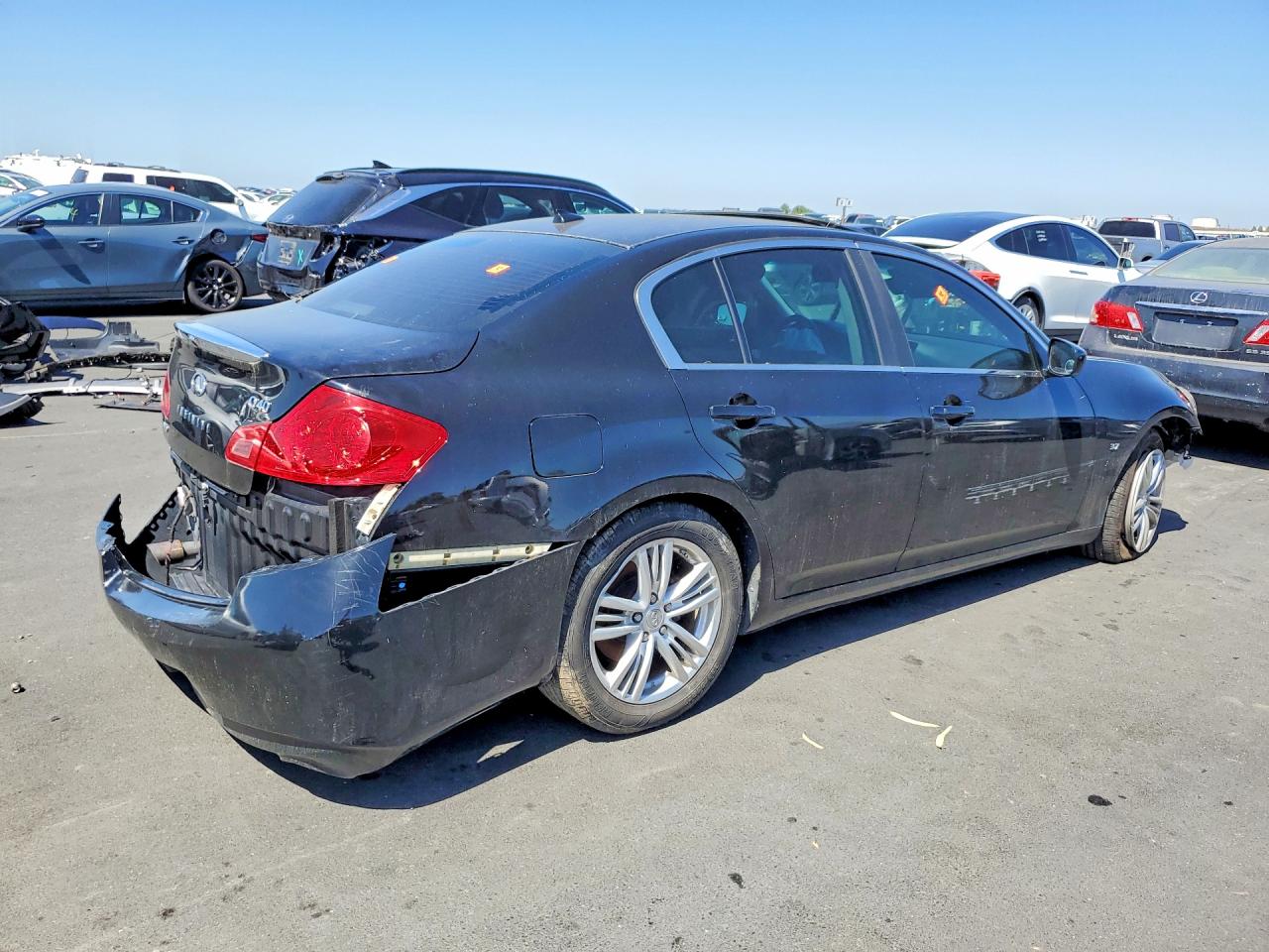 2015 Infiniti Q40 Base Черный vin: JN1CV6AR9FM523262