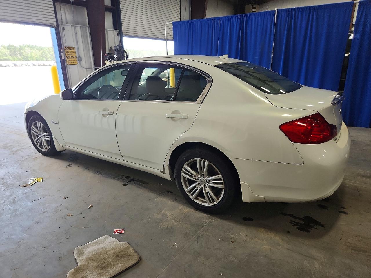 2015 Infiniti Q40 White vin: JN1CV6AR9FM524685