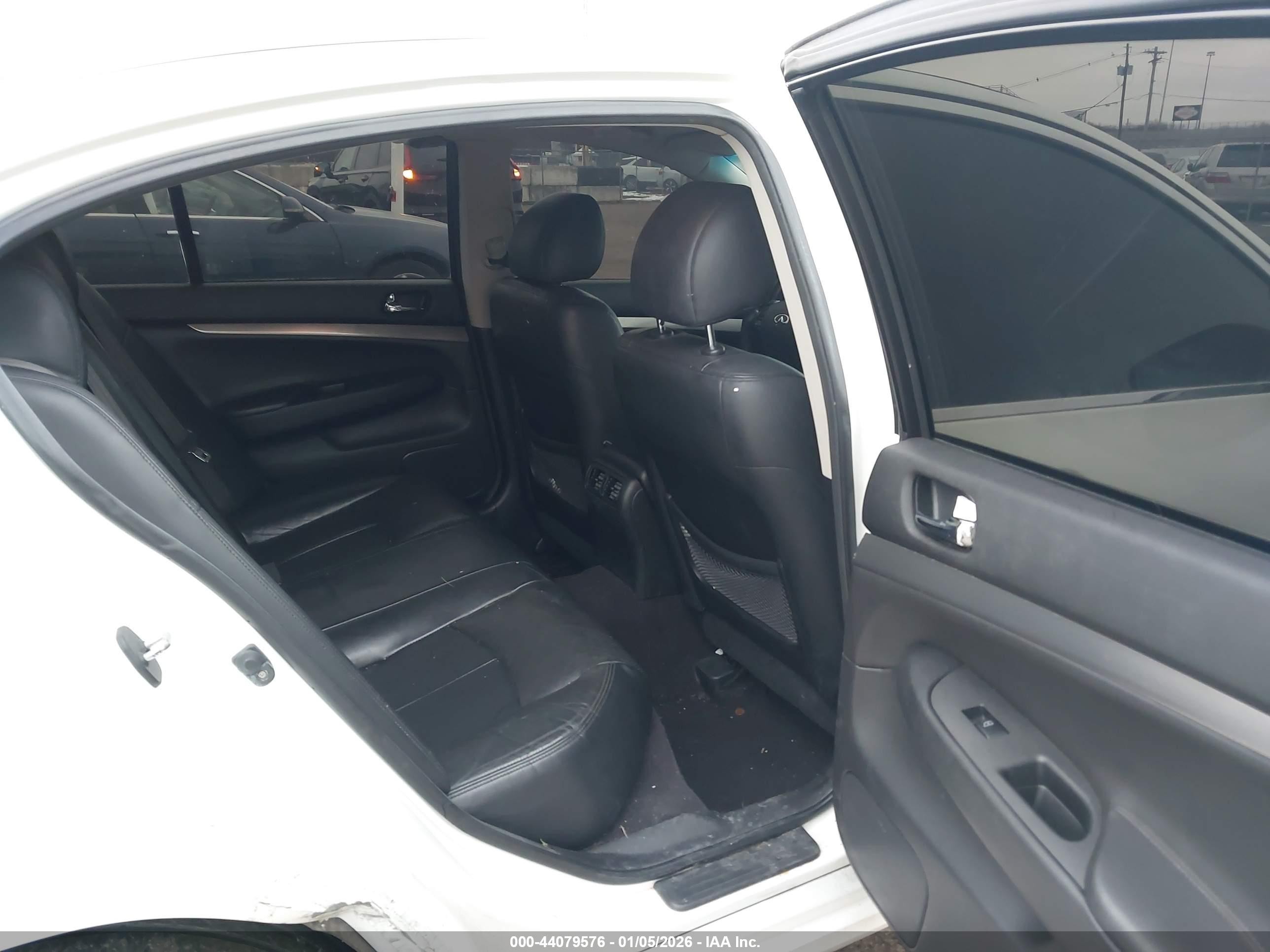 2011 Infiniti G37x   White vin: JN1CV6ARXBM405053