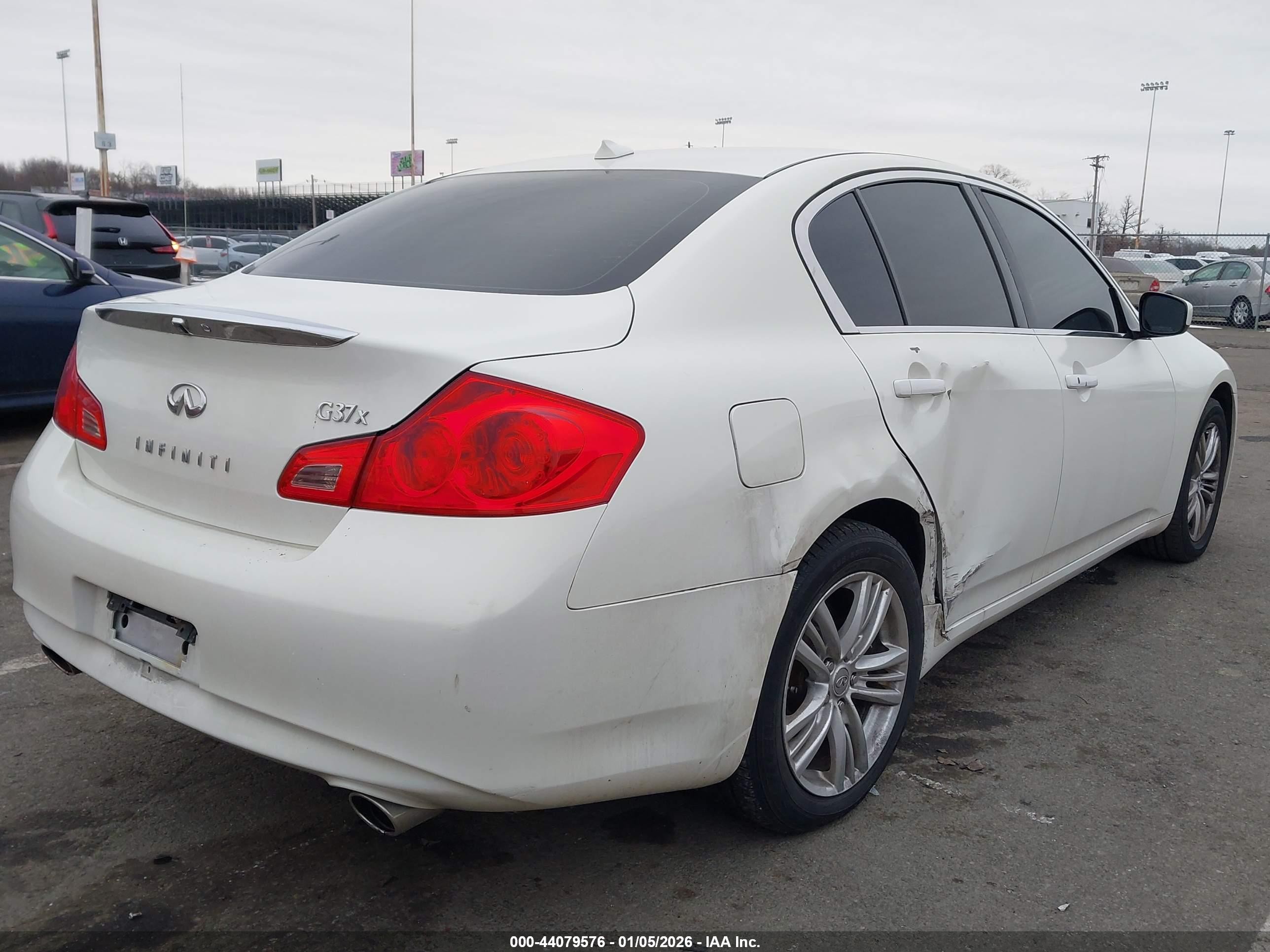 2011 Infiniti G37x   White vin: JN1CV6ARXBM405053