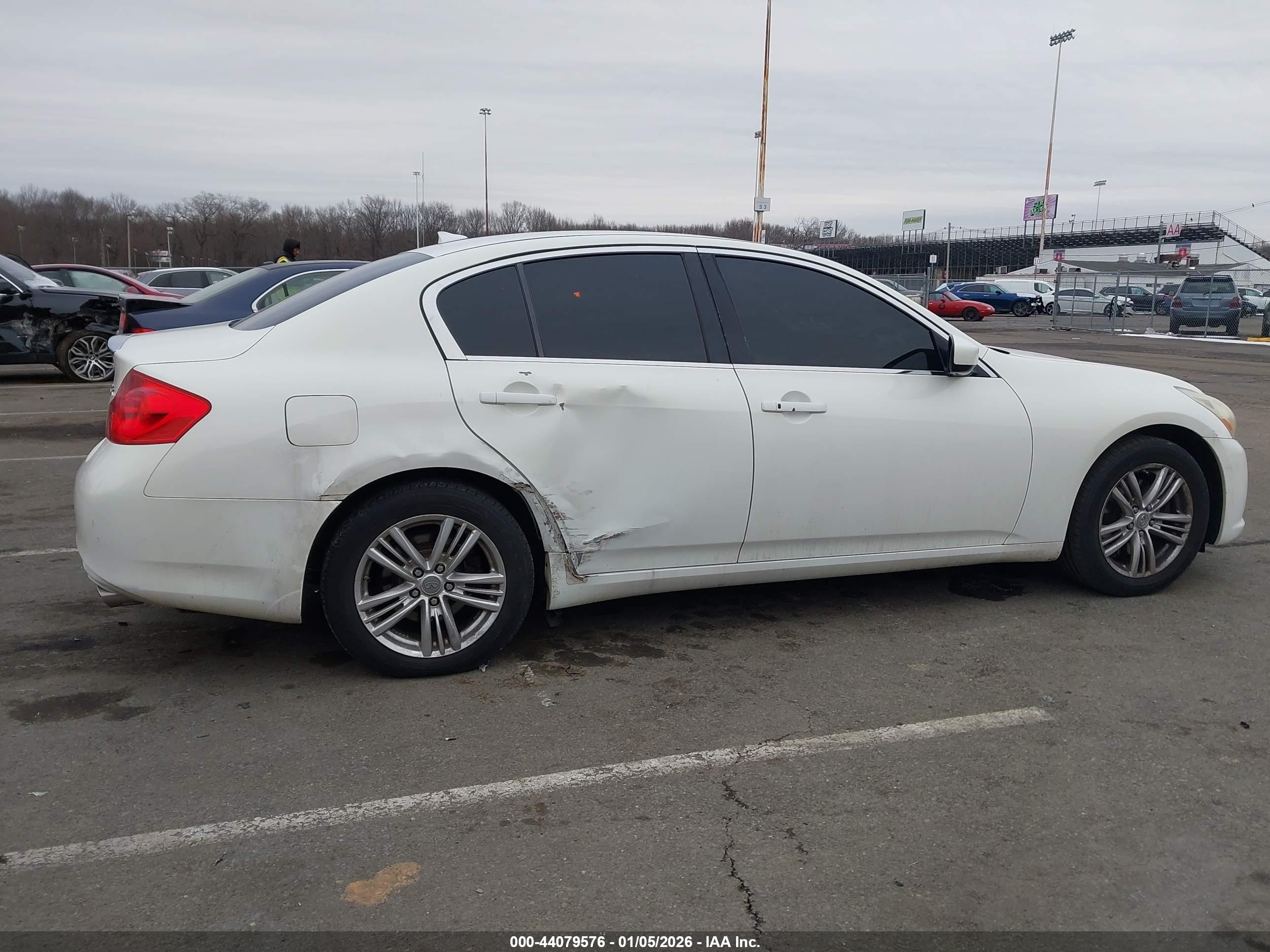 2011 Infiniti G37x   White vin: JN1CV6ARXBM405053