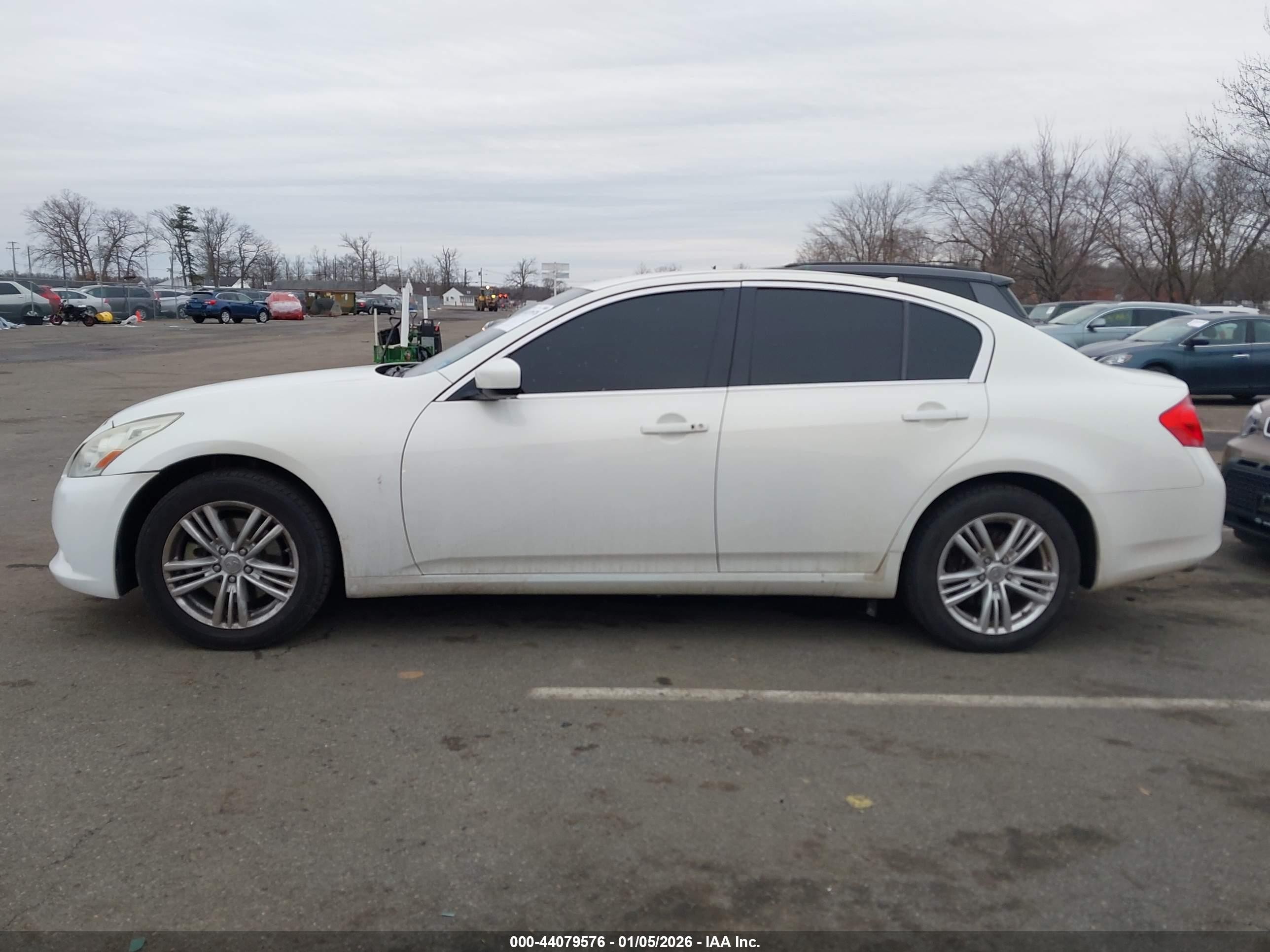 2011 Infiniti G37x   White vin: JN1CV6ARXBM405053