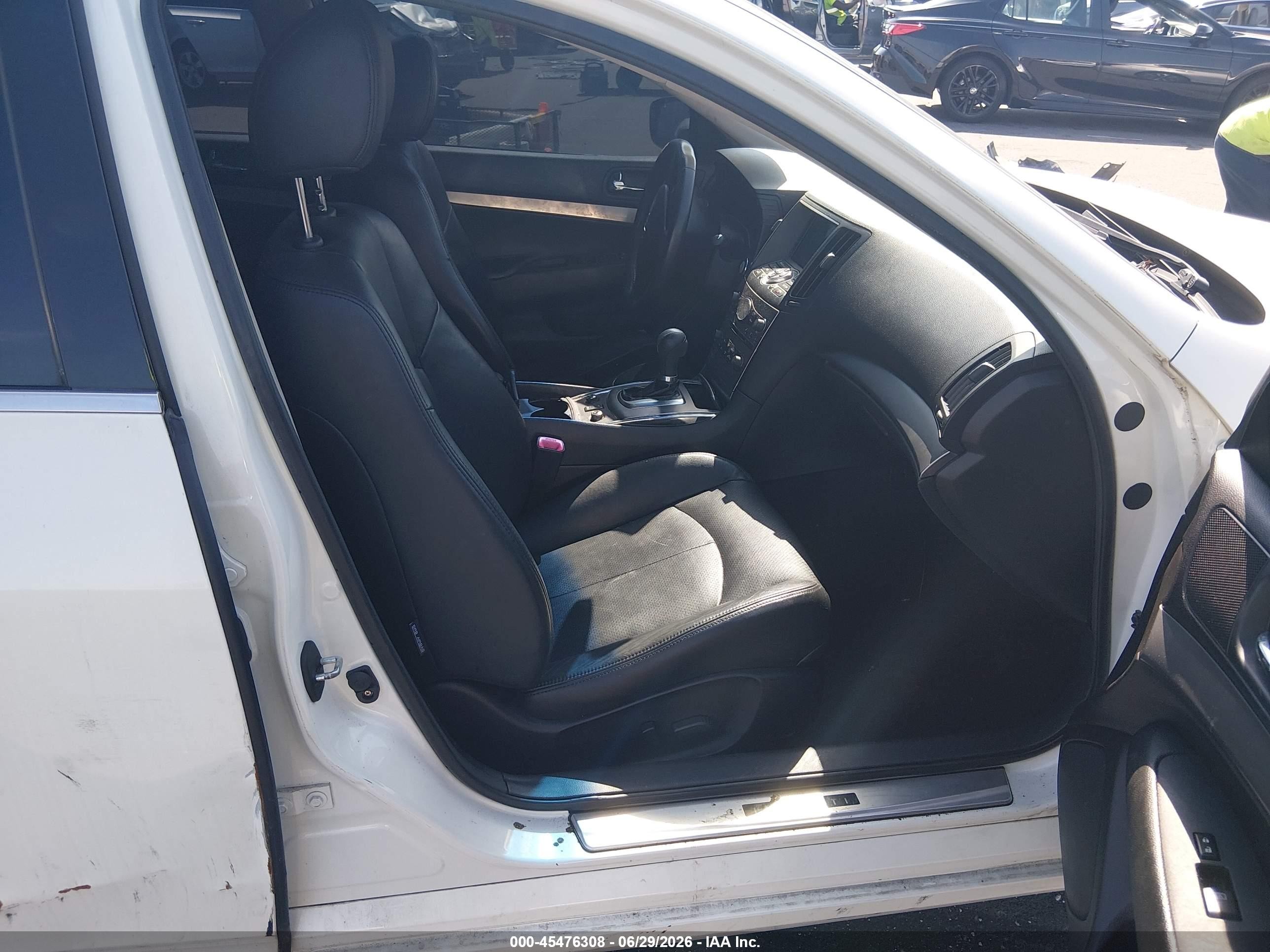 2015 Infiniti Q40   White vin: JN1CV6ARXFM521214