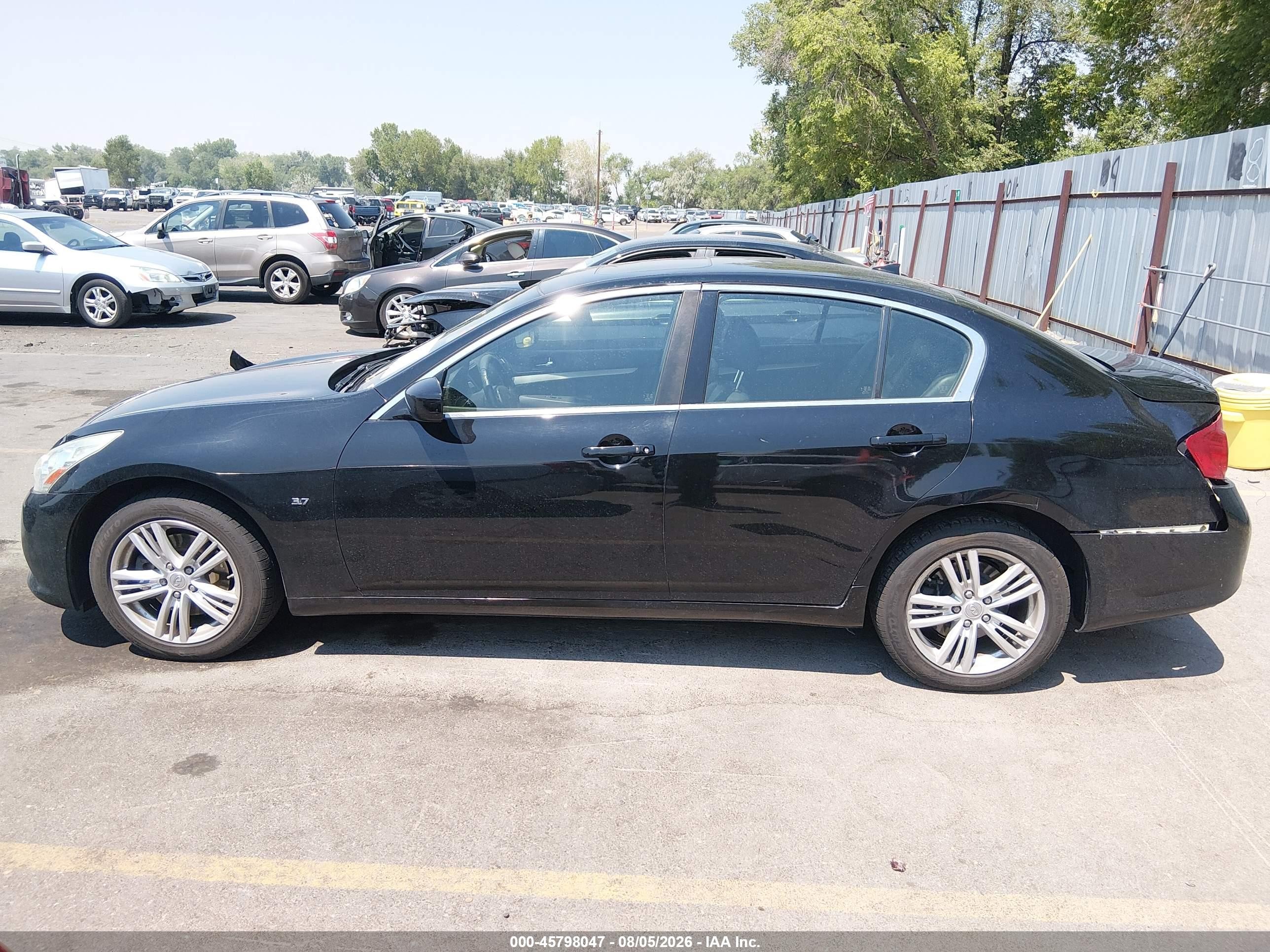 2015 Infiniti Q40 Черный vin: JN1CV6ARXFM524355