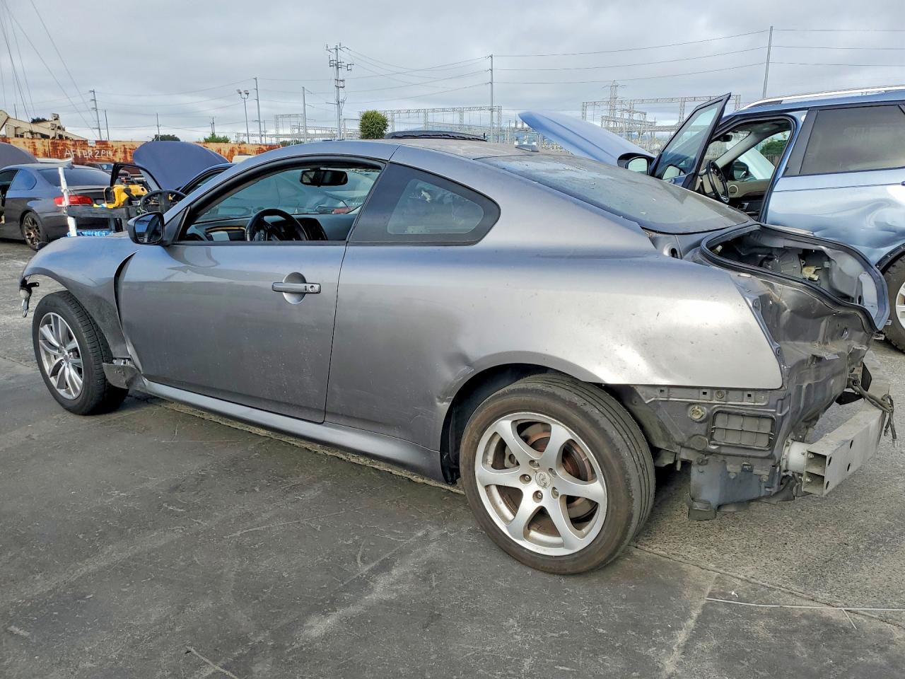 2014 Infiniti Q60 Coupe Journey Silver vin: JN1CV6EK2EM112958