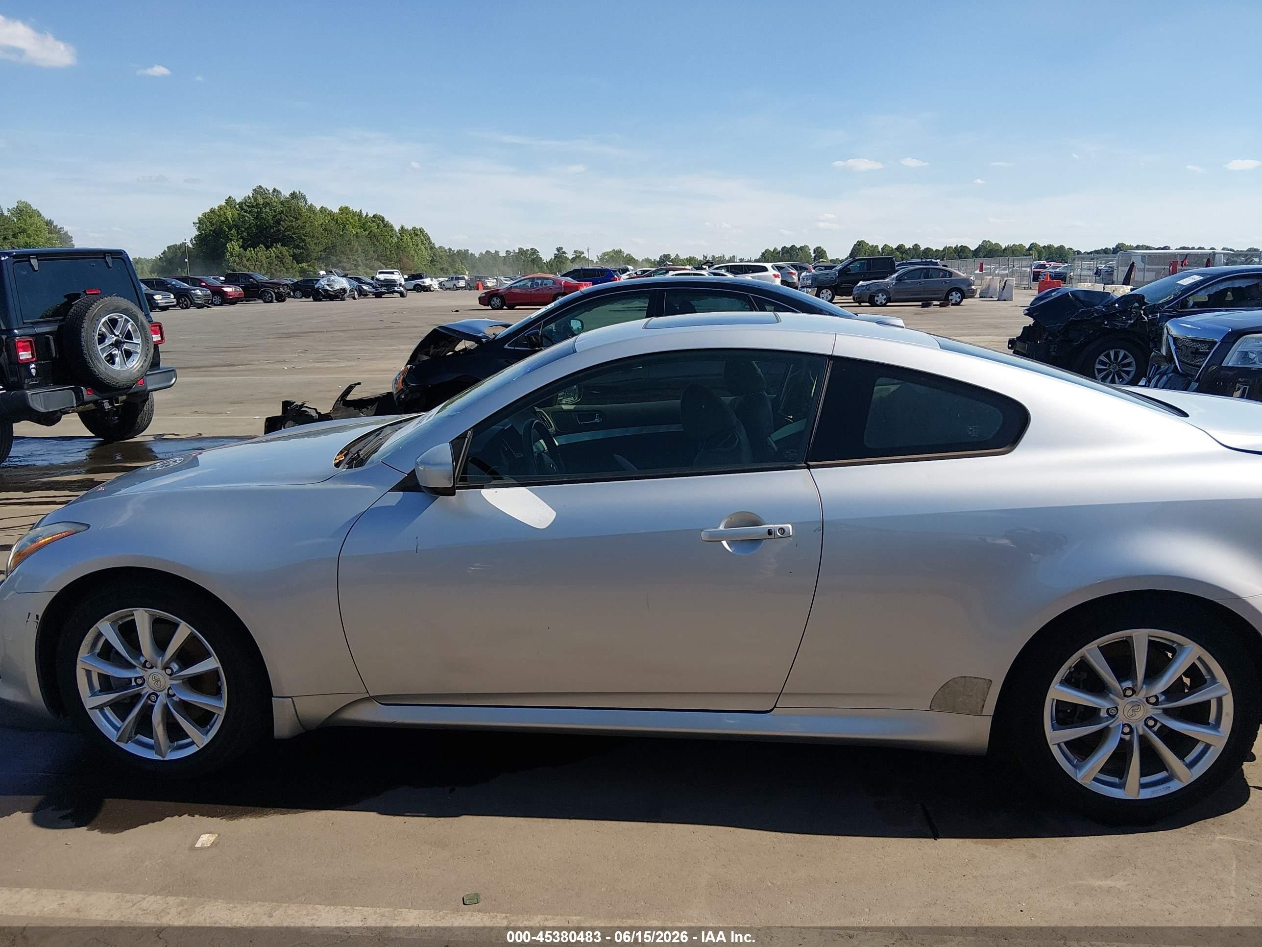 2014 Infiniti Q60 Journey Silver vin: JN1CV6EK4EM112573