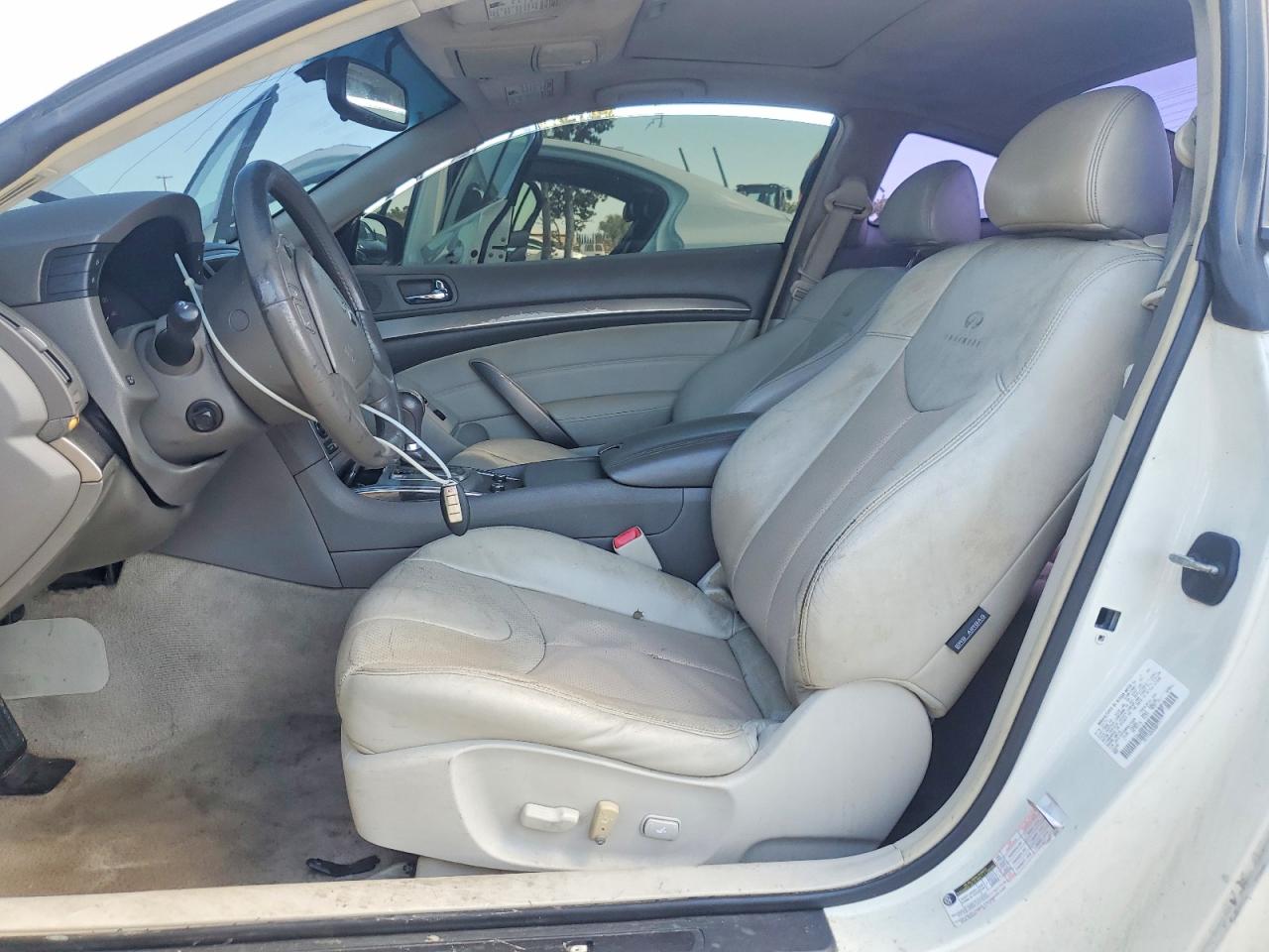 2011 Infiniti G37 Coupe Base White vin: JN1CV6EK8BM215488