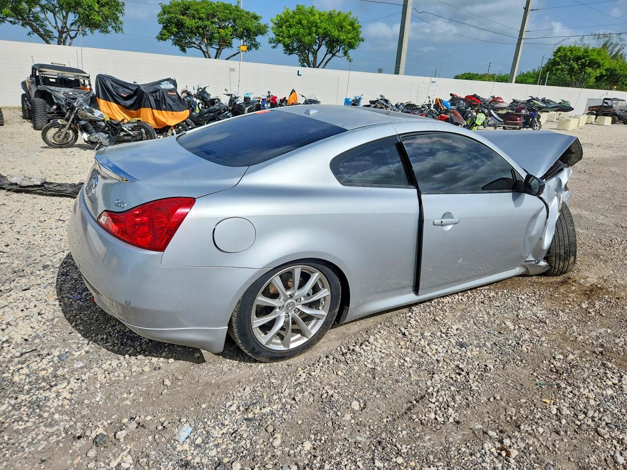 2014 Infiniti Q60 Coupe Journey Silver vin: JN1CV6EK8EM112107