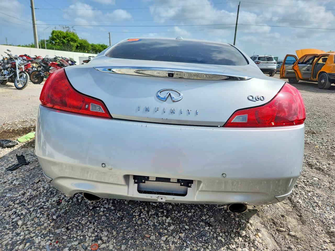 2014 Infiniti Q60 Coupe Journey Silver vin: JN1CV6EK8EM112107