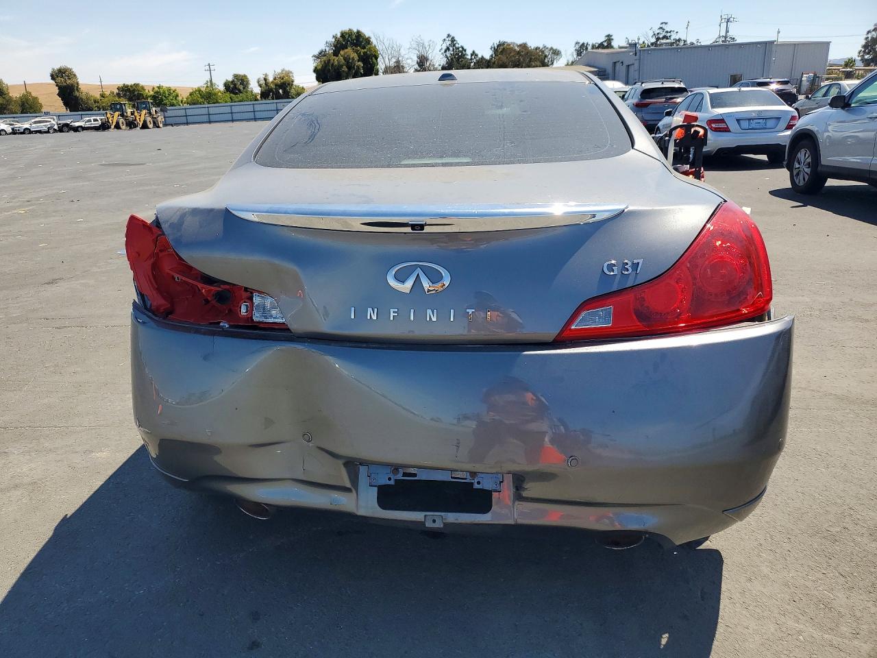 2011 Infiniti G37 Coupe Base Silver vin: JN1CV6EKXBM211569